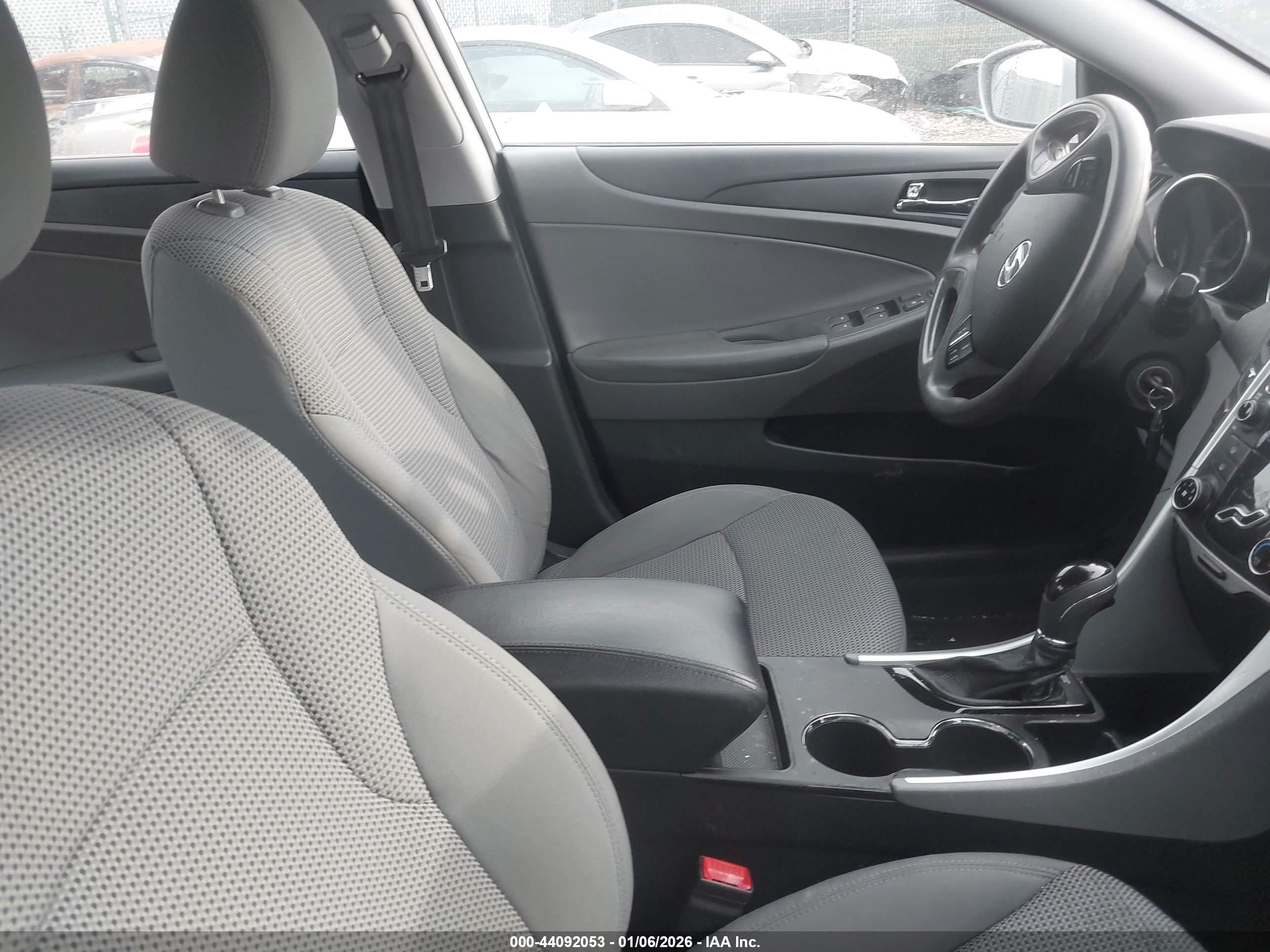 HYUNDAI SONATA image 5