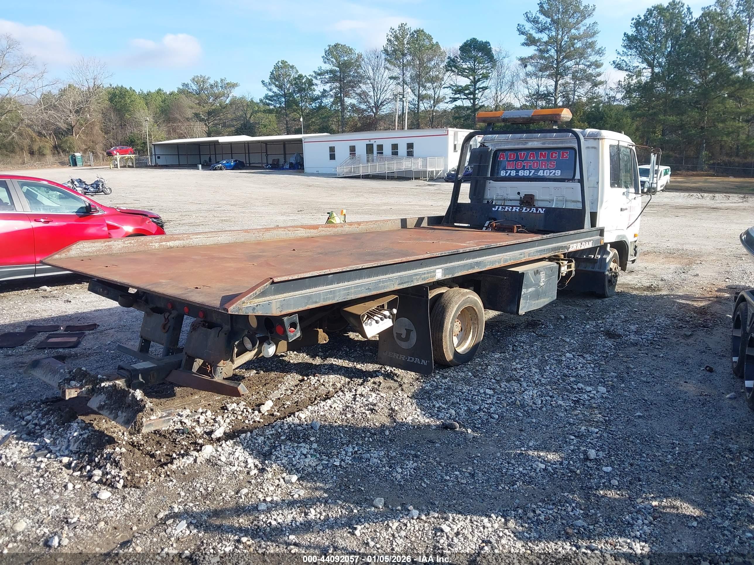 NISSAN DIESEL image 4
