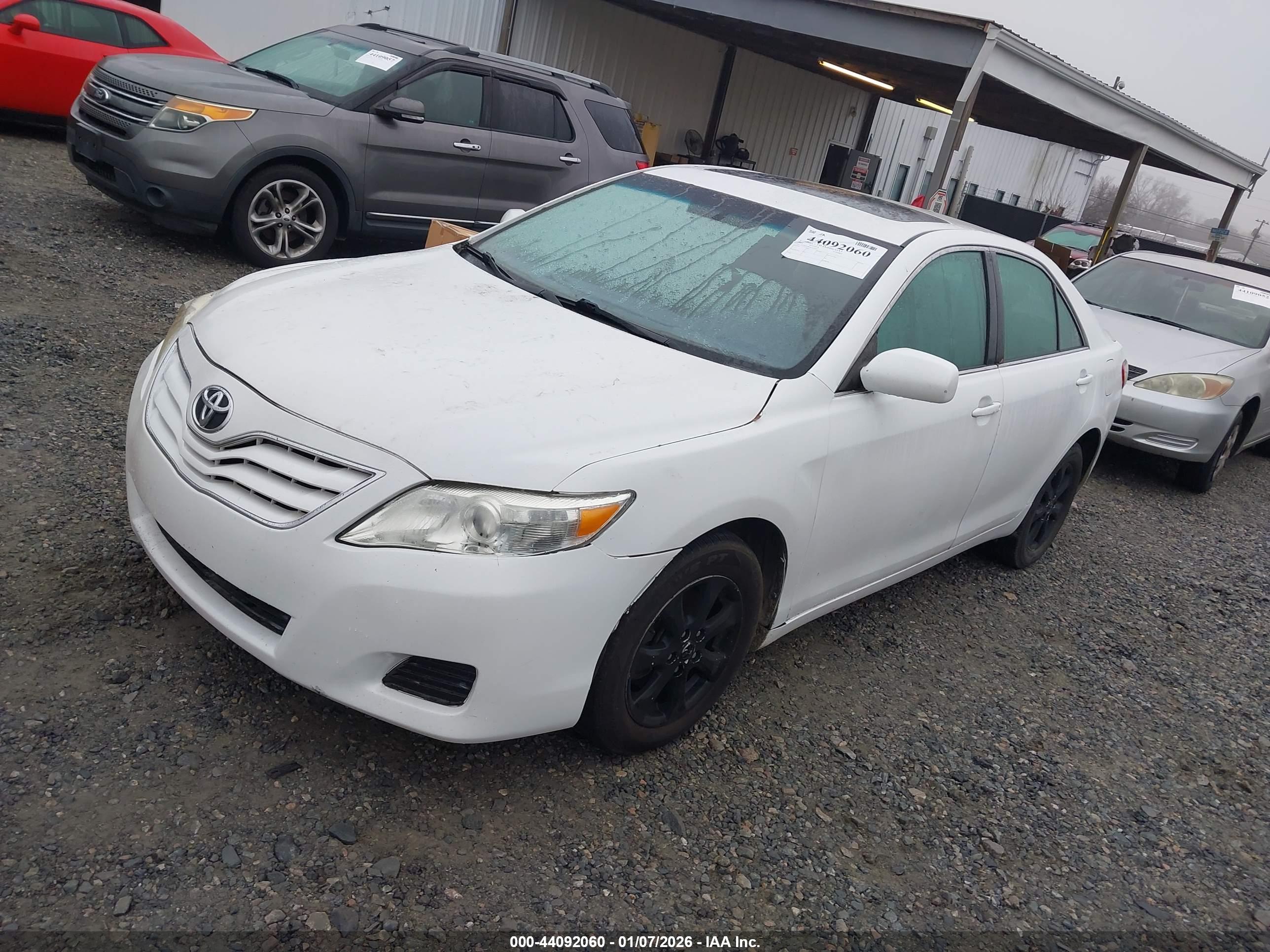 TOYOTA CAMRY image 2