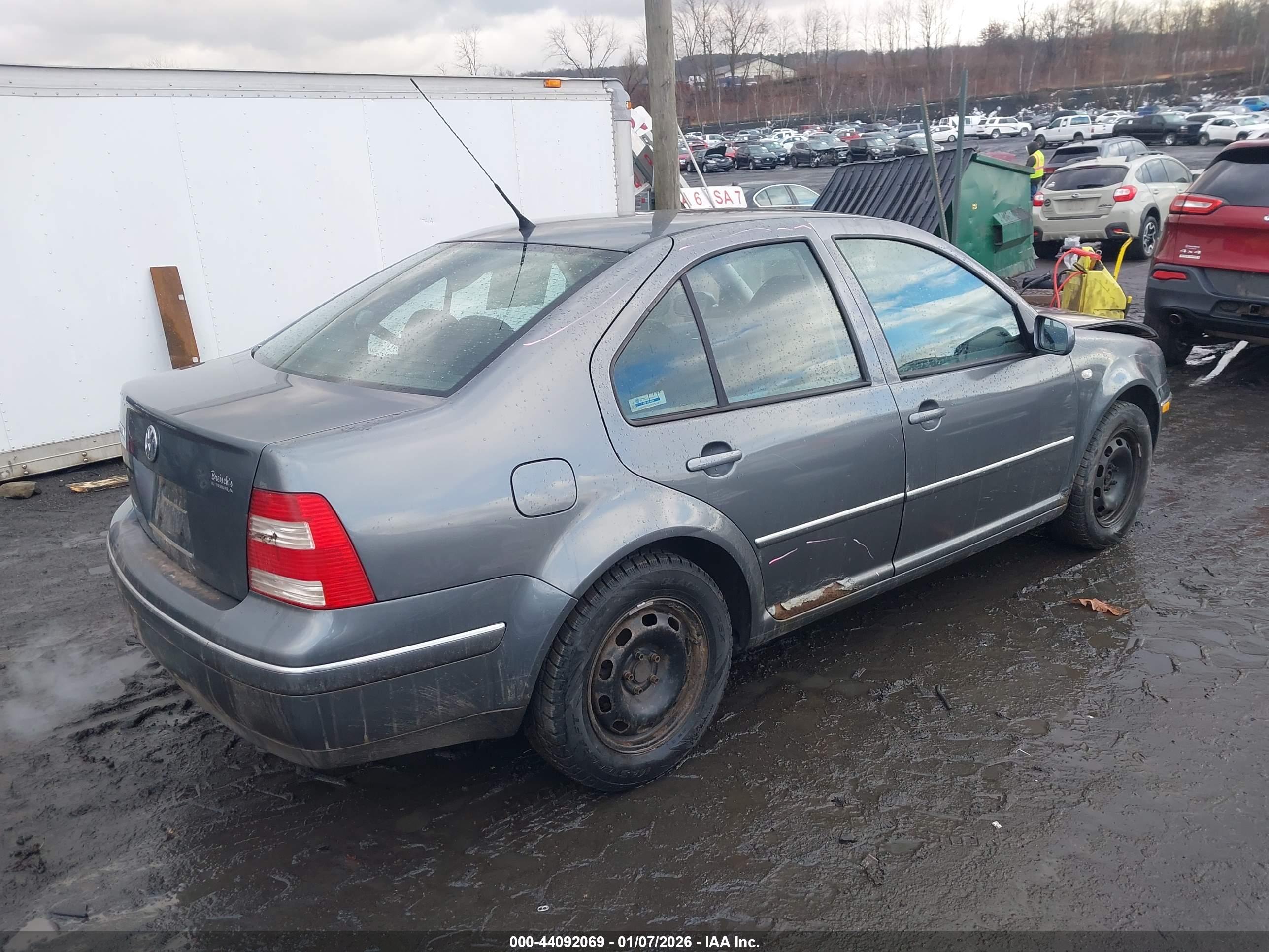 VOLKSWAGEN JETTA image 4