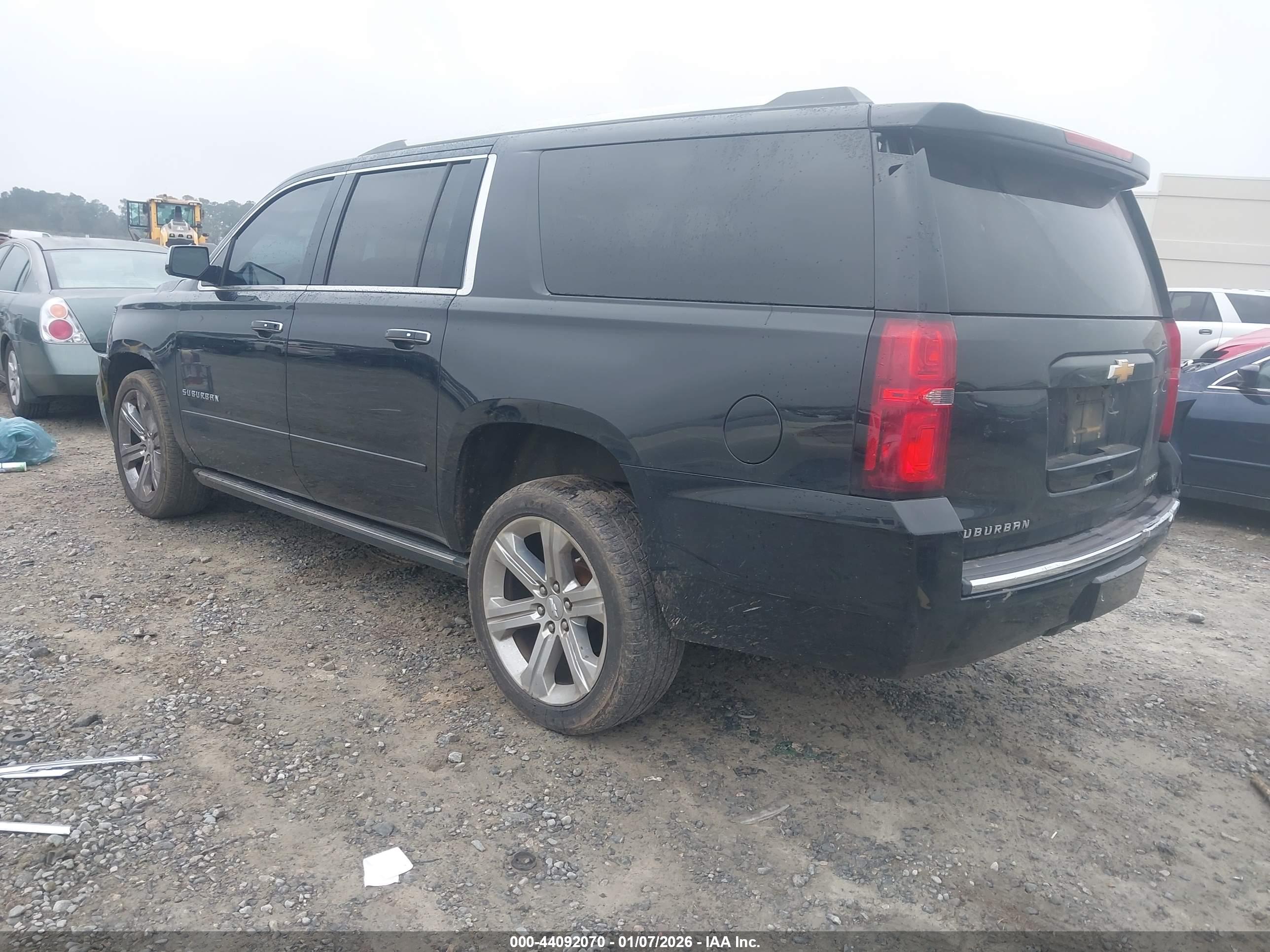 CHEVROLET SUBURBAN image 3