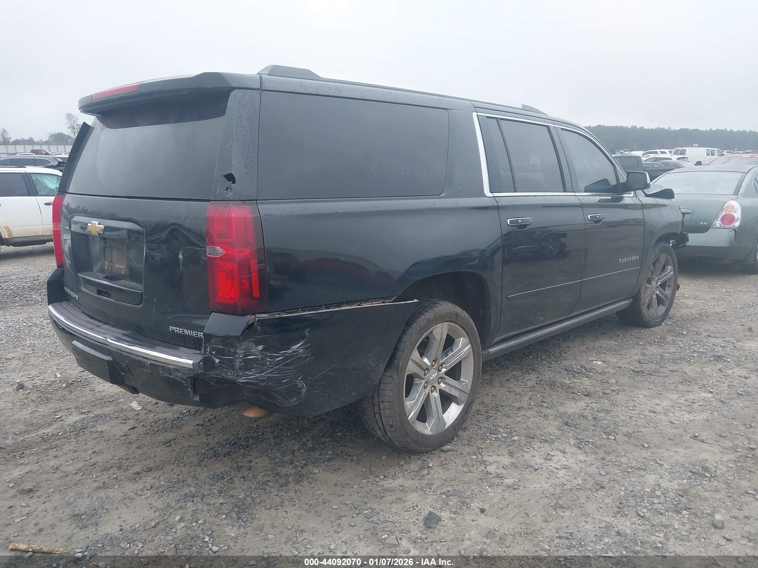 CHEVROLET SUBURBAN image 4