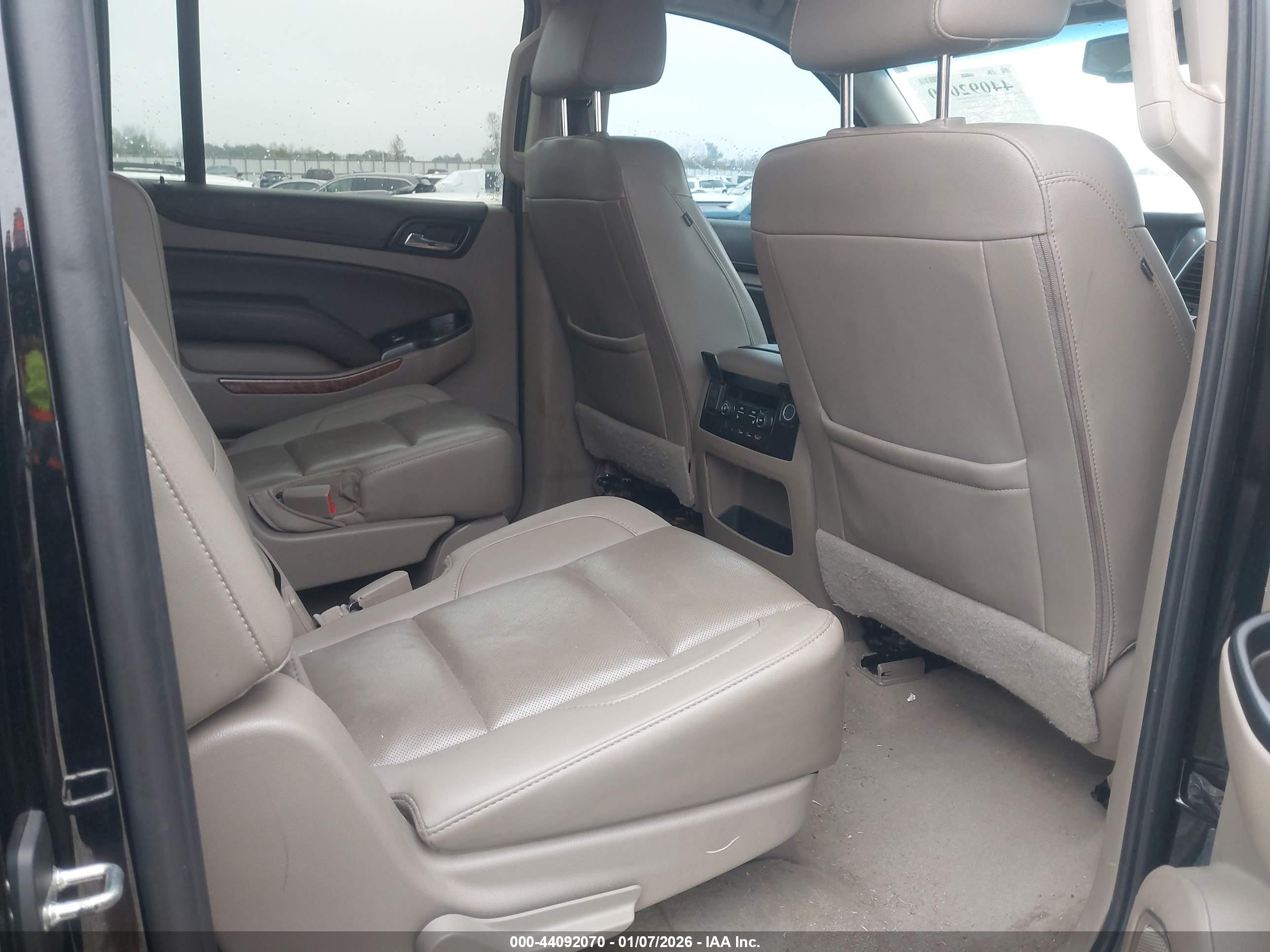 CHEVROLET SUBURBAN image 8
