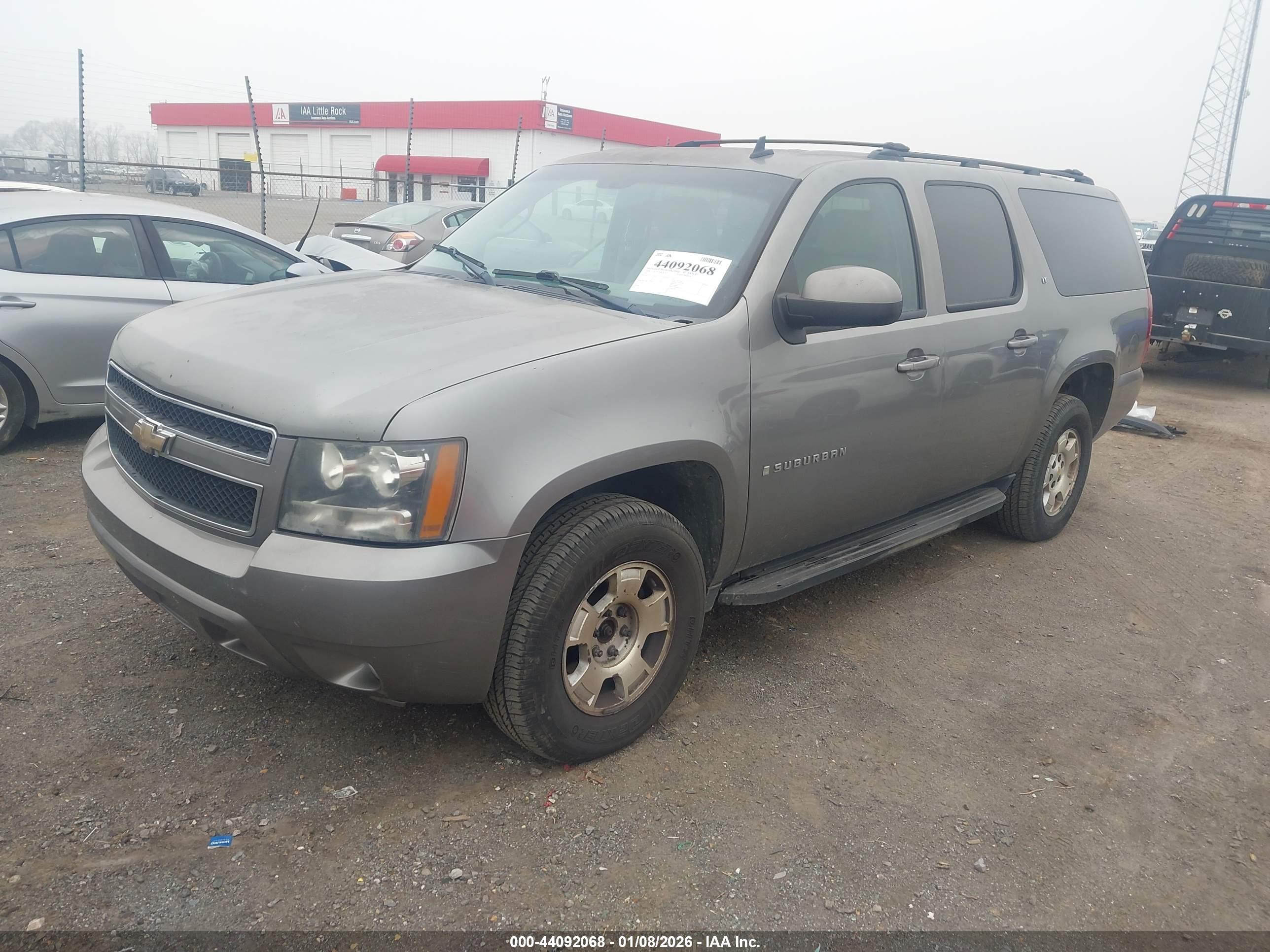 CHEVROLET SUBURBAN image 2