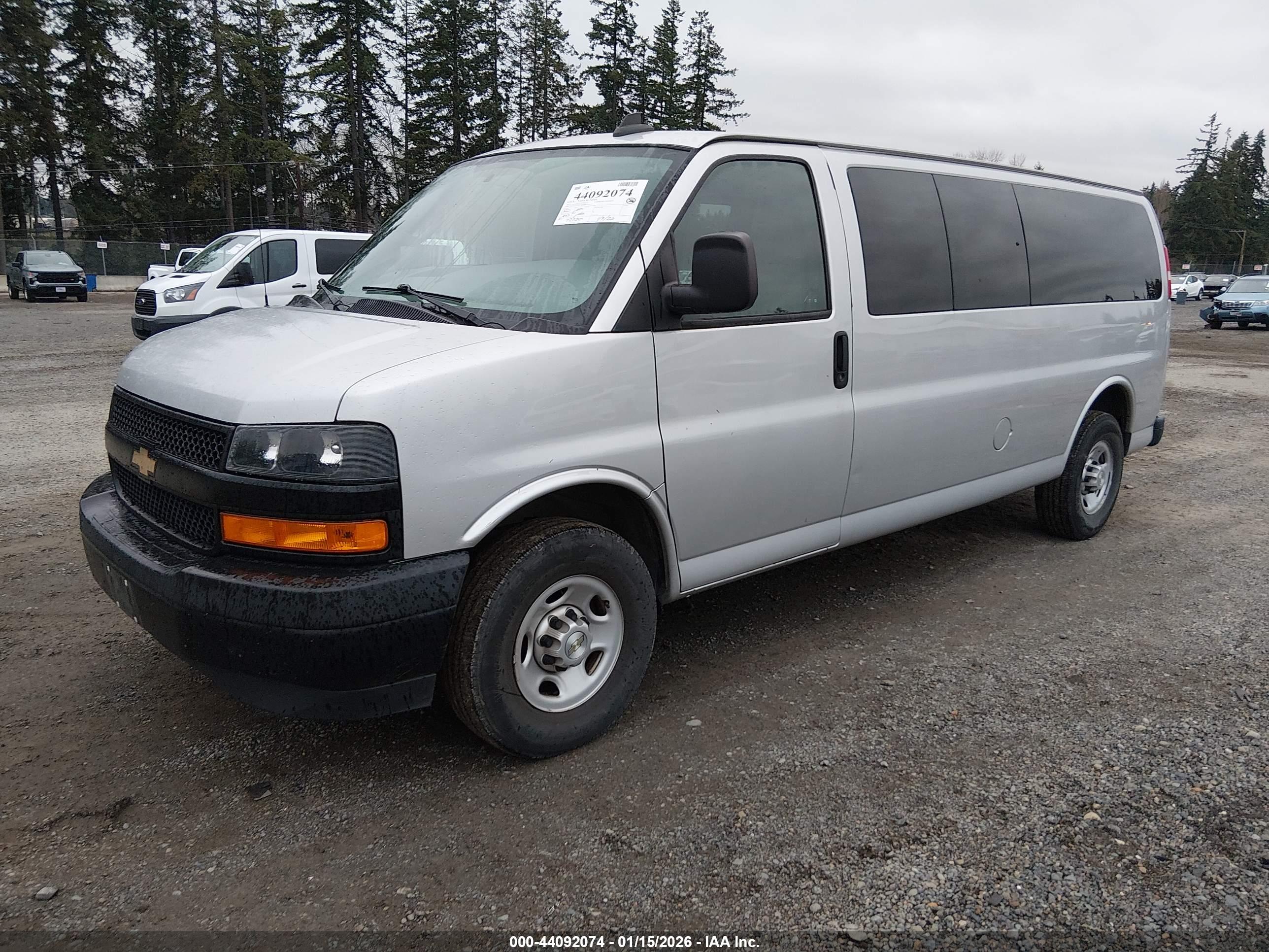 CHEVROLET EXPRESS image 2
