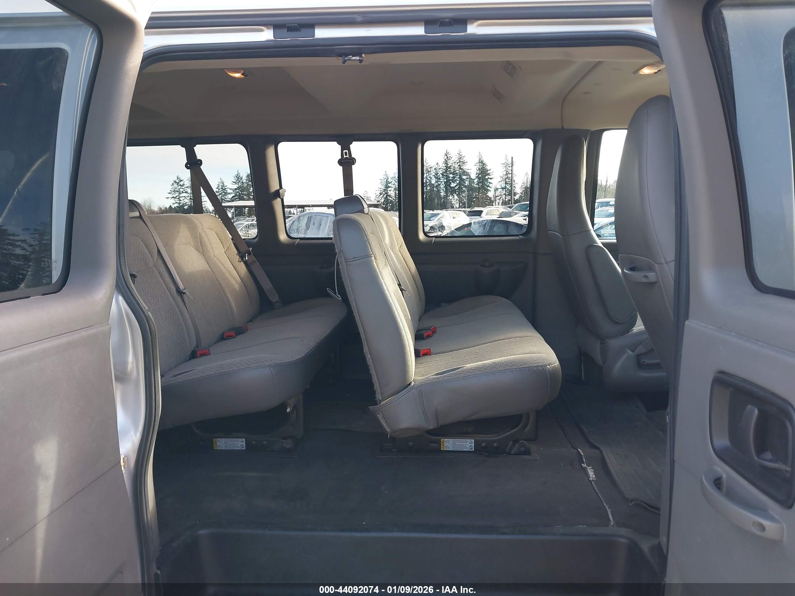CHEVROLET EXPRESS image 8