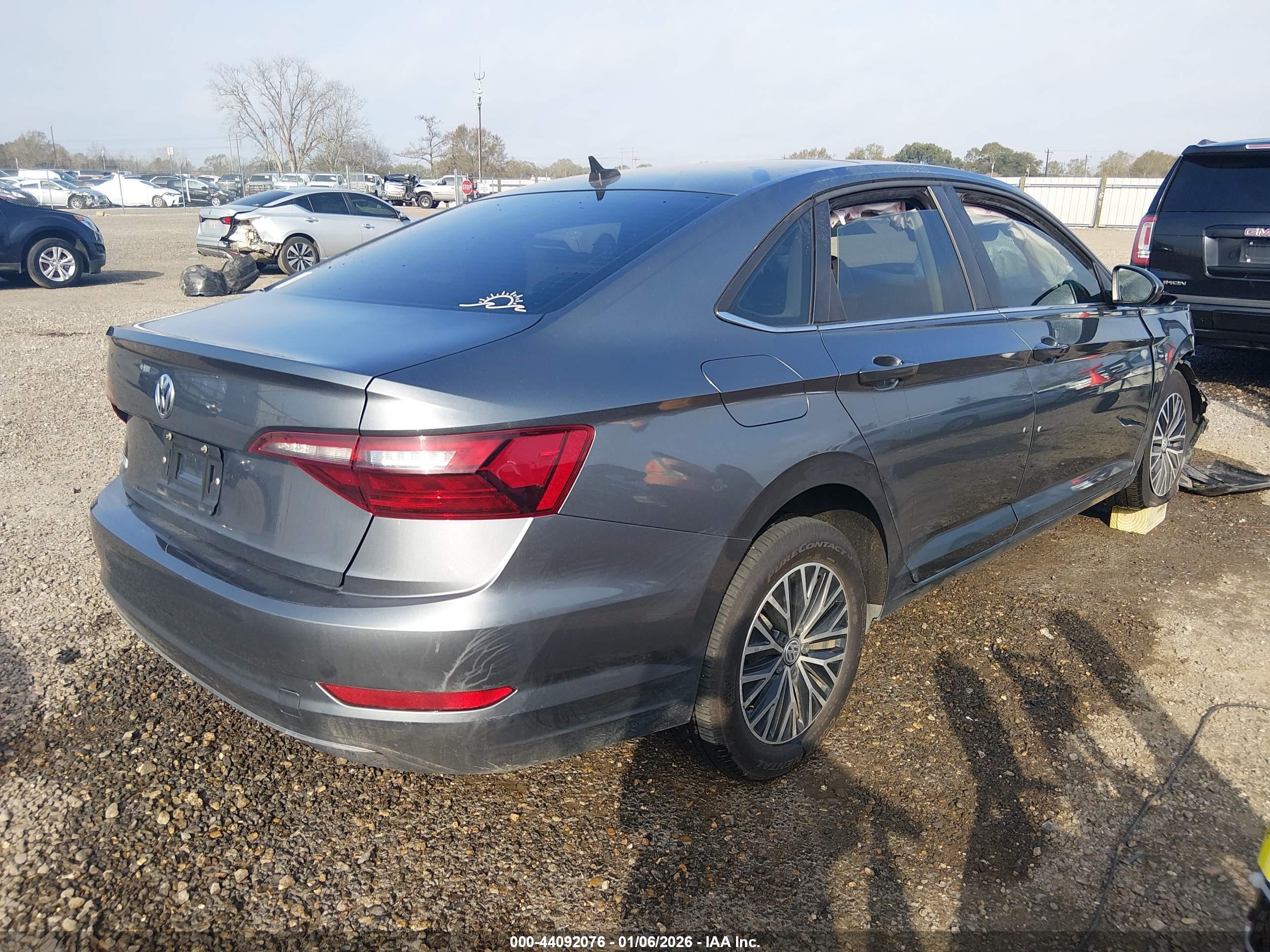 VOLKSWAGEN JETTA image 4