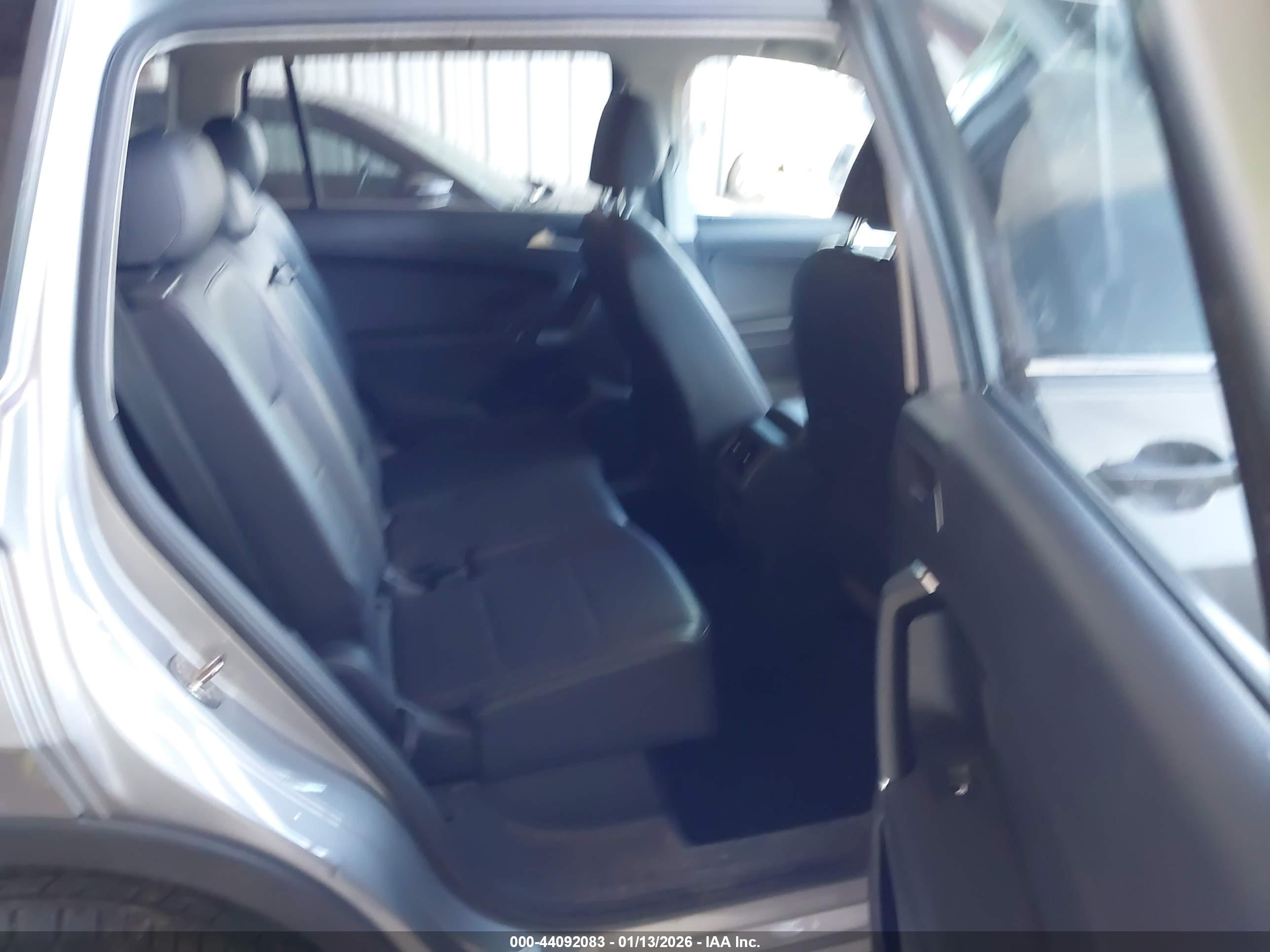 VOLKSWAGEN TIGUAN image 8