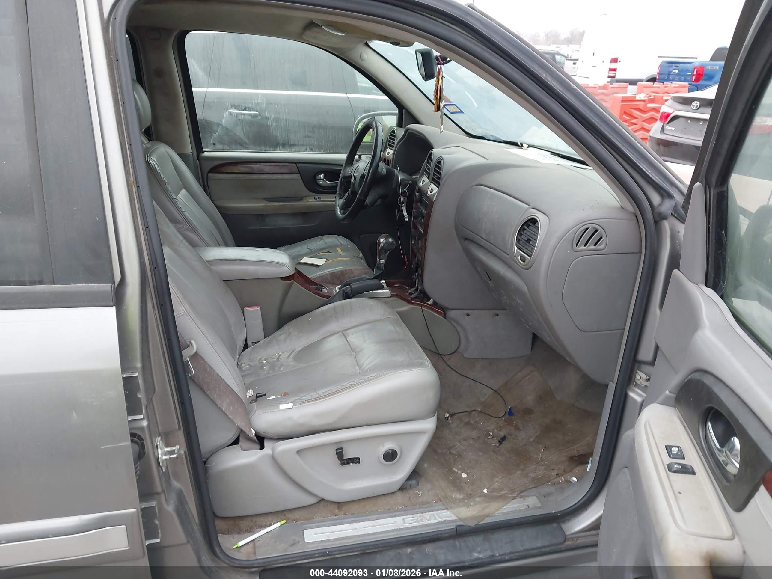 GMC ENVOY image 5