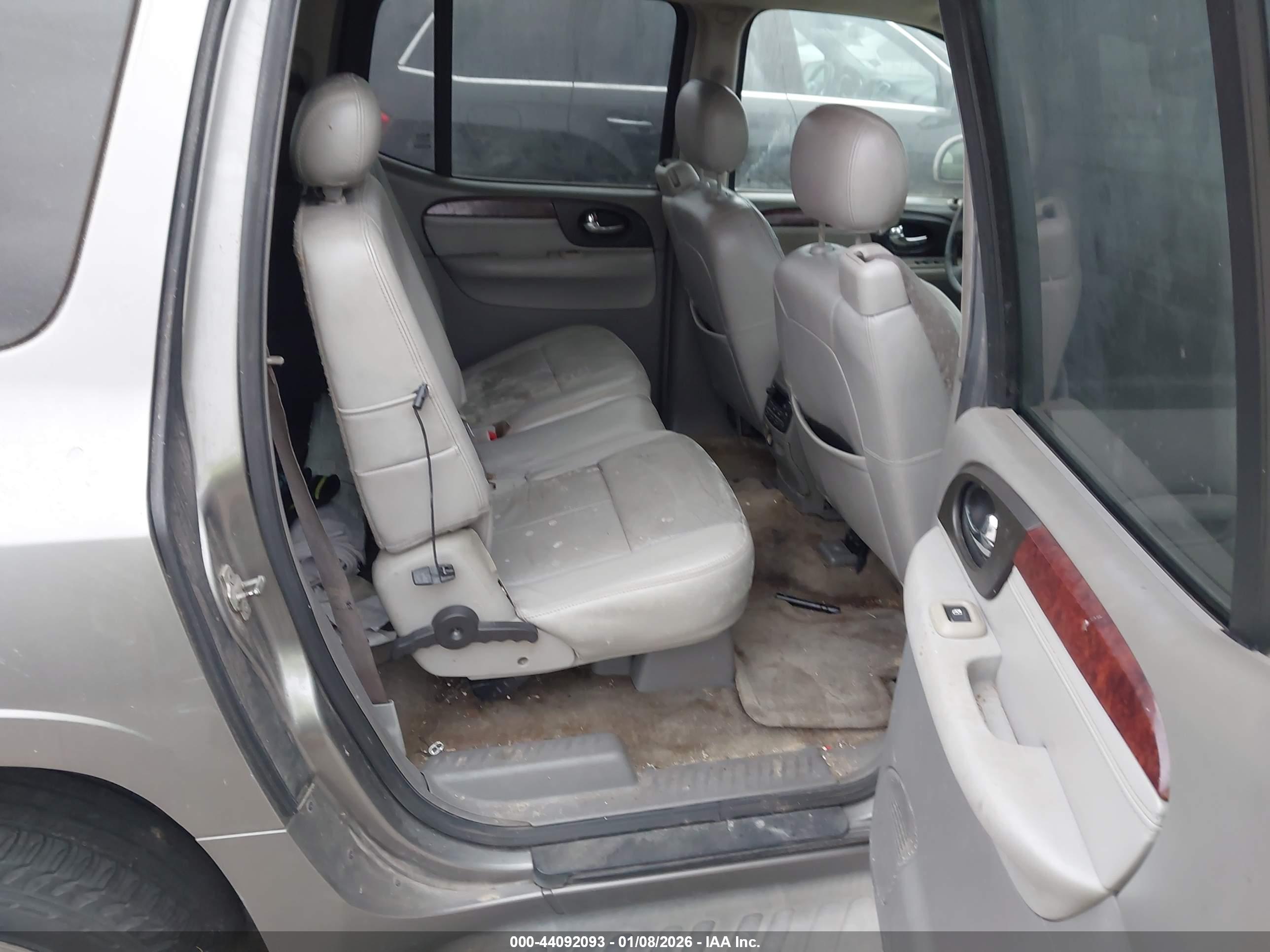 GMC ENVOY image 8