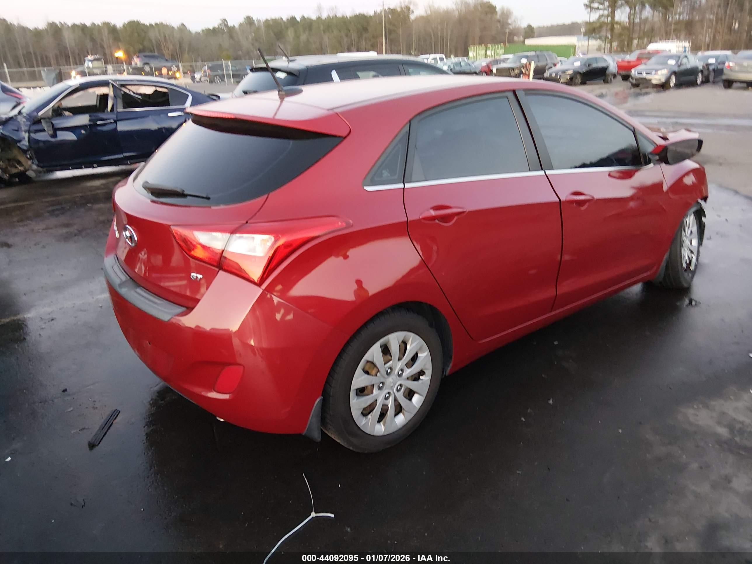 HYUNDAI ELANTRA image 4