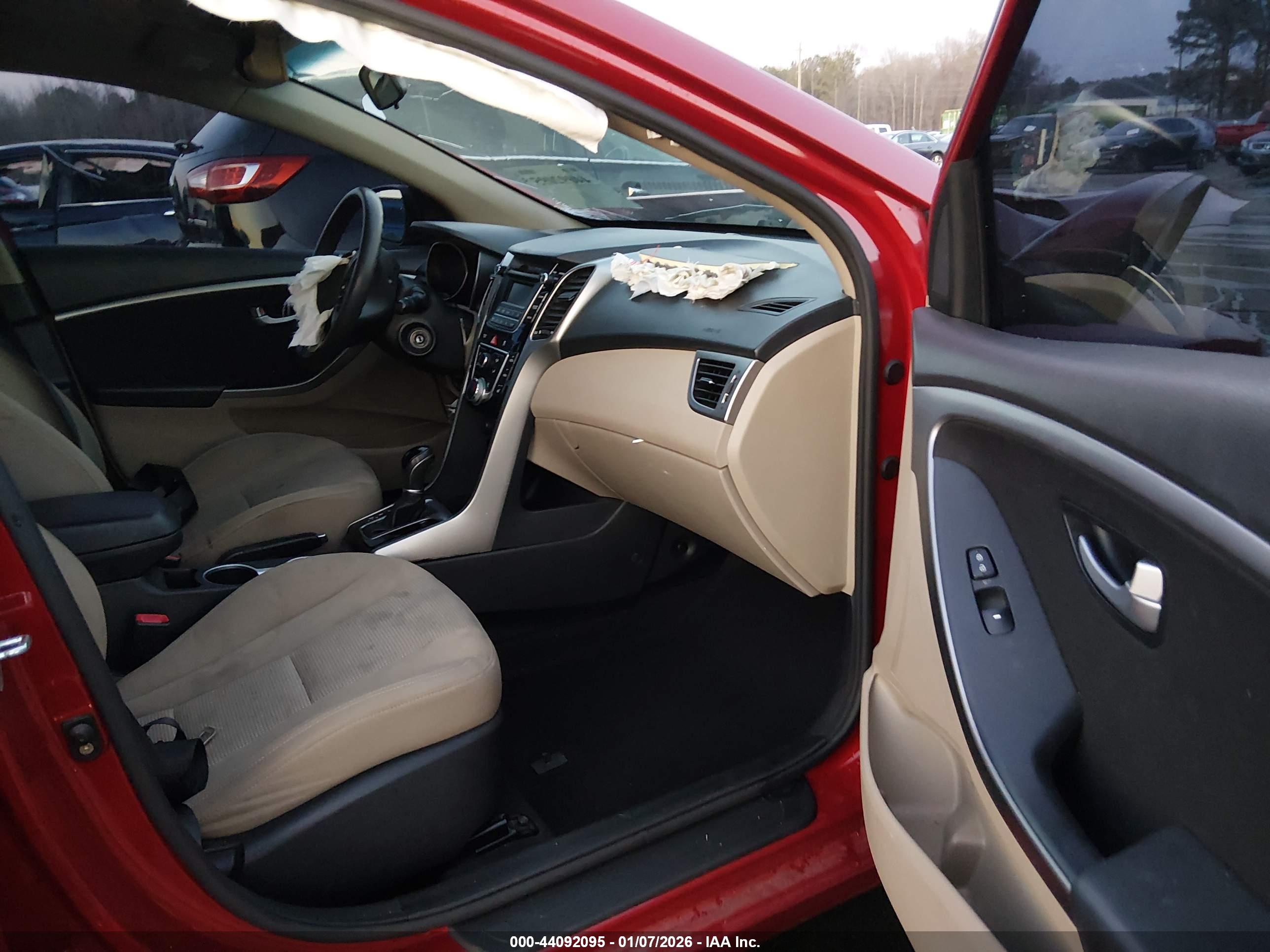 HYUNDAI ELANTRA image 5