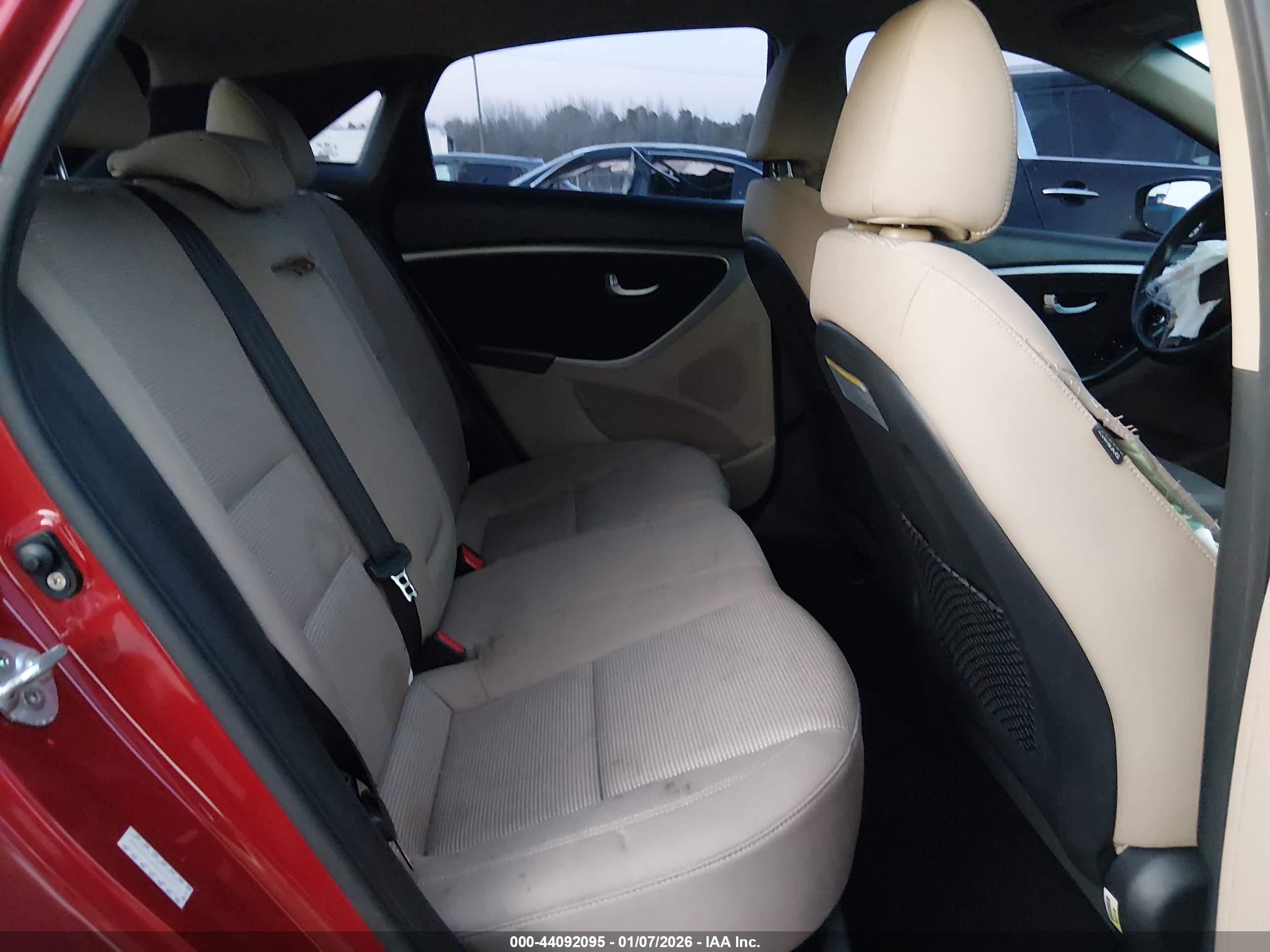 HYUNDAI ELANTRA image 8