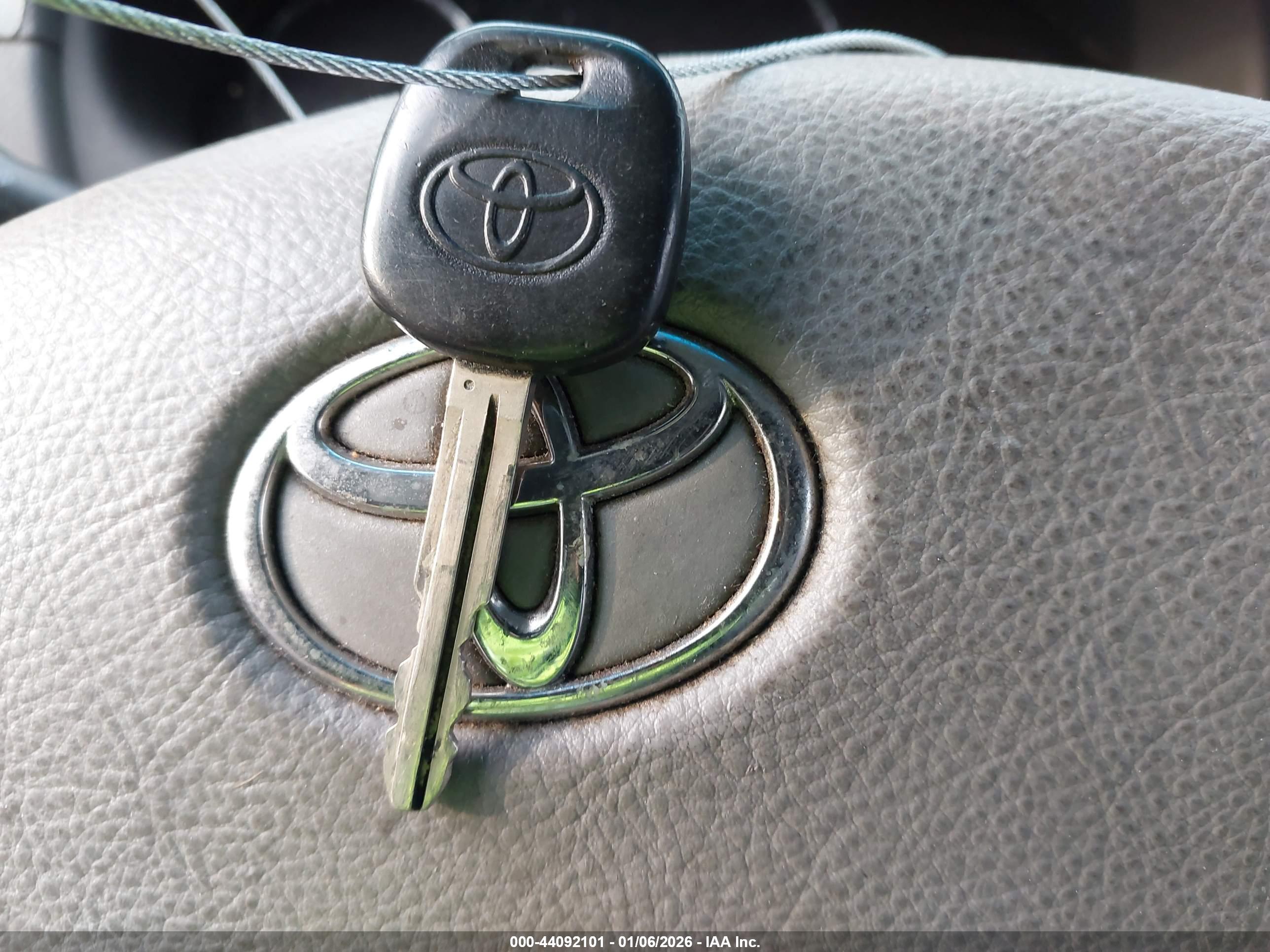 TOYOTA SIENNA image 11