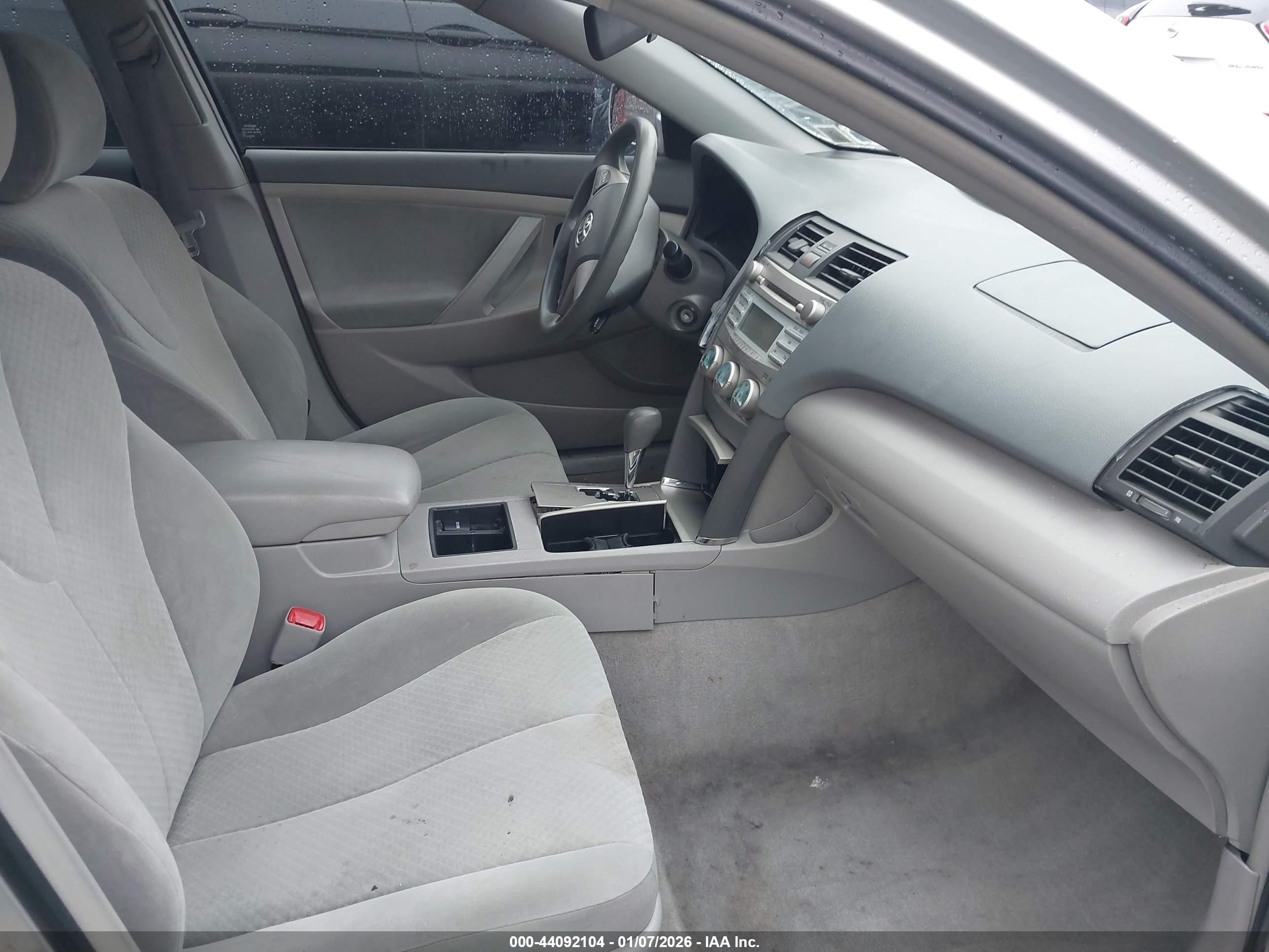 TOYOTA CAMRY image 5