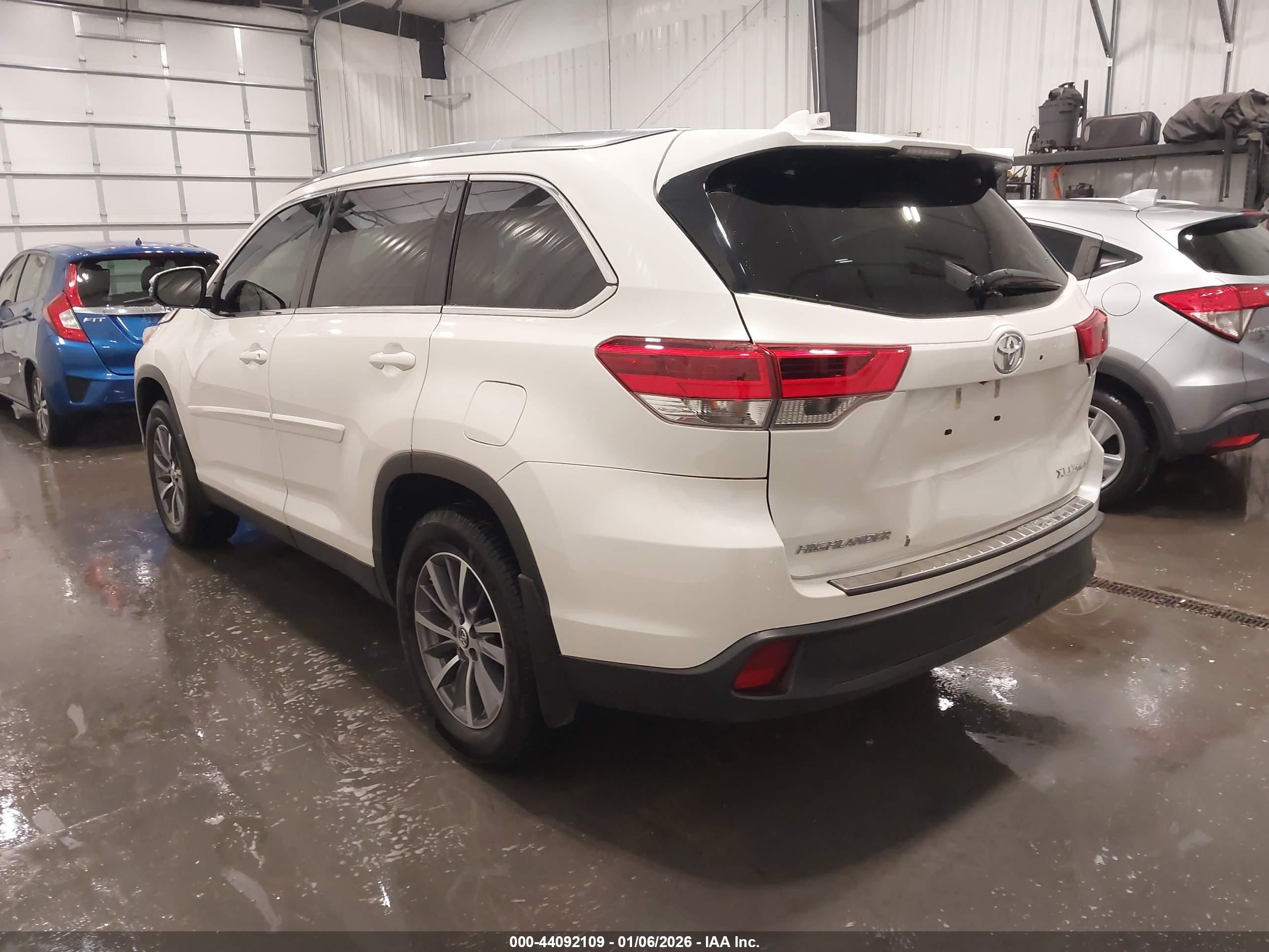 TOYOTA HIGHLANDER image 3