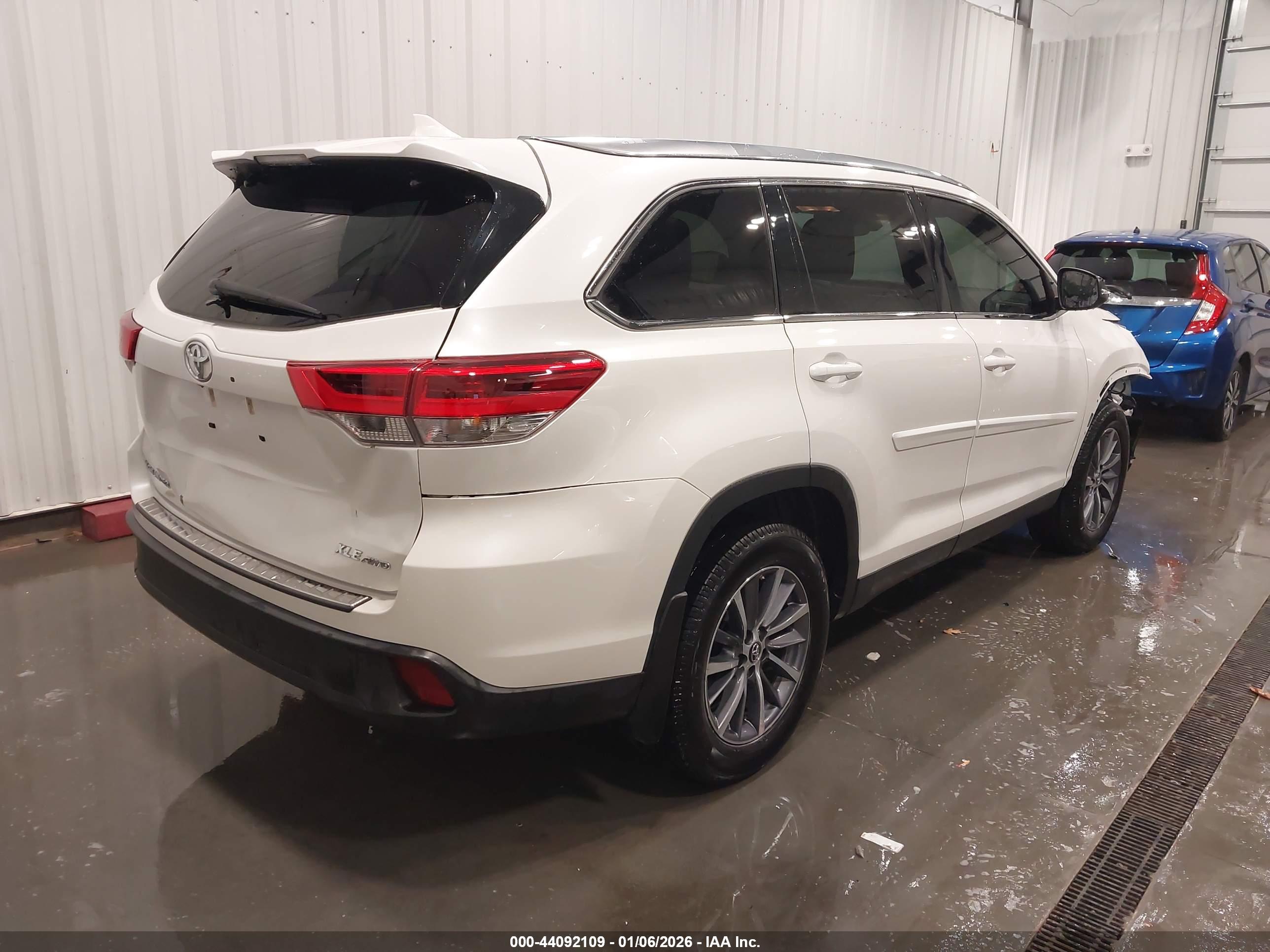 TOYOTA HIGHLANDER image 4
