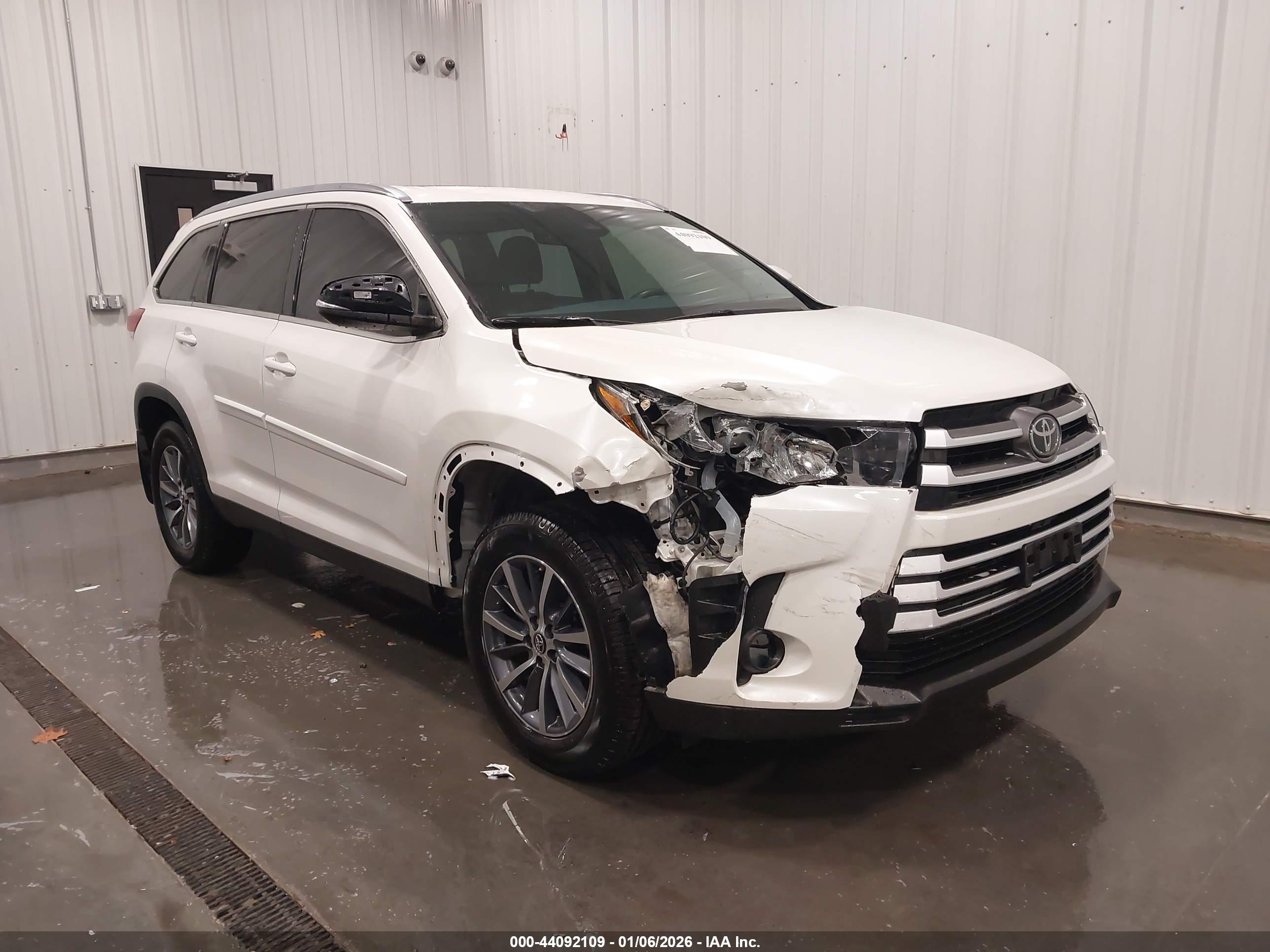 TOYOTA HIGHLANDER image 6