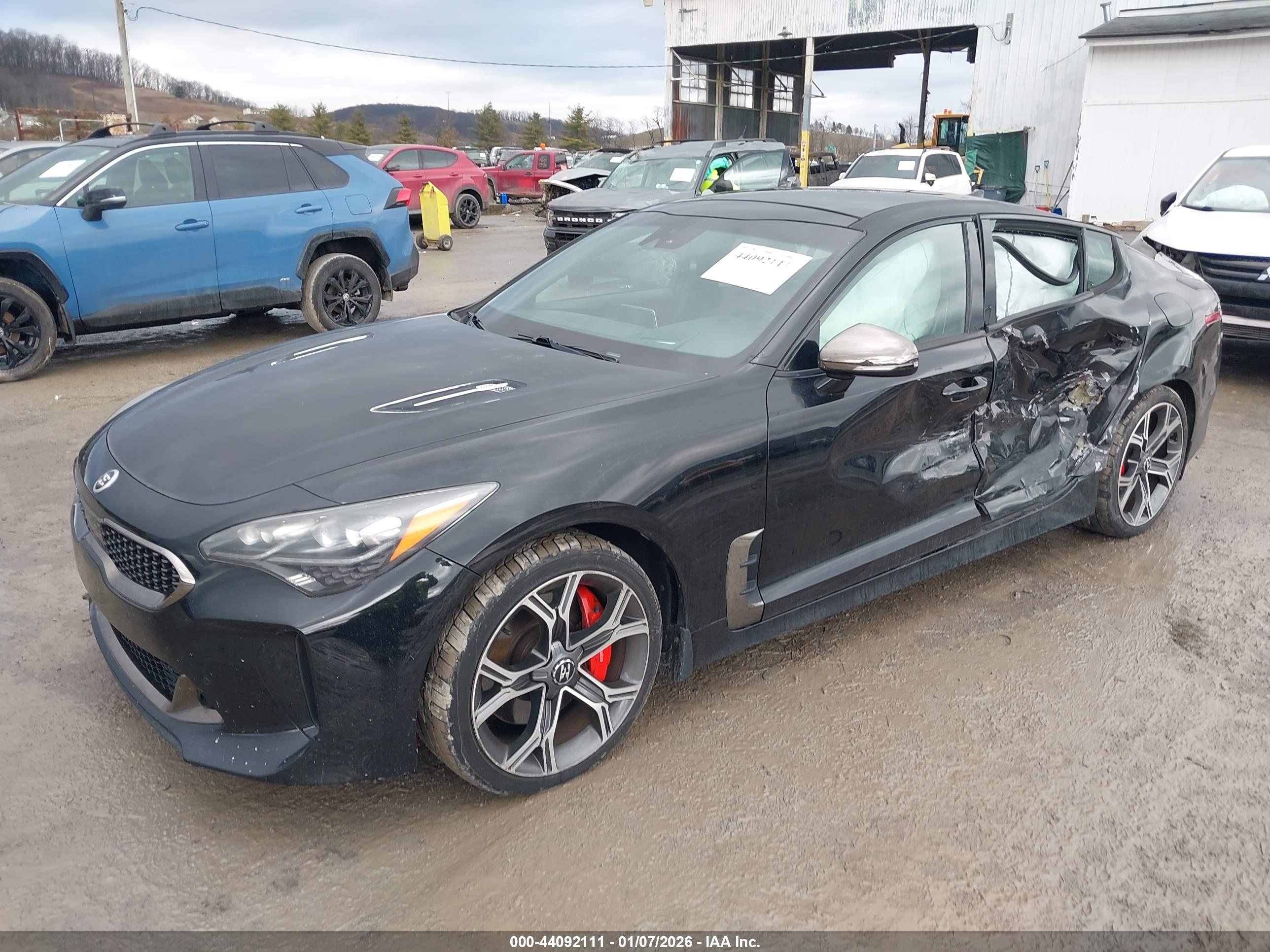 KIA STINGER image 2