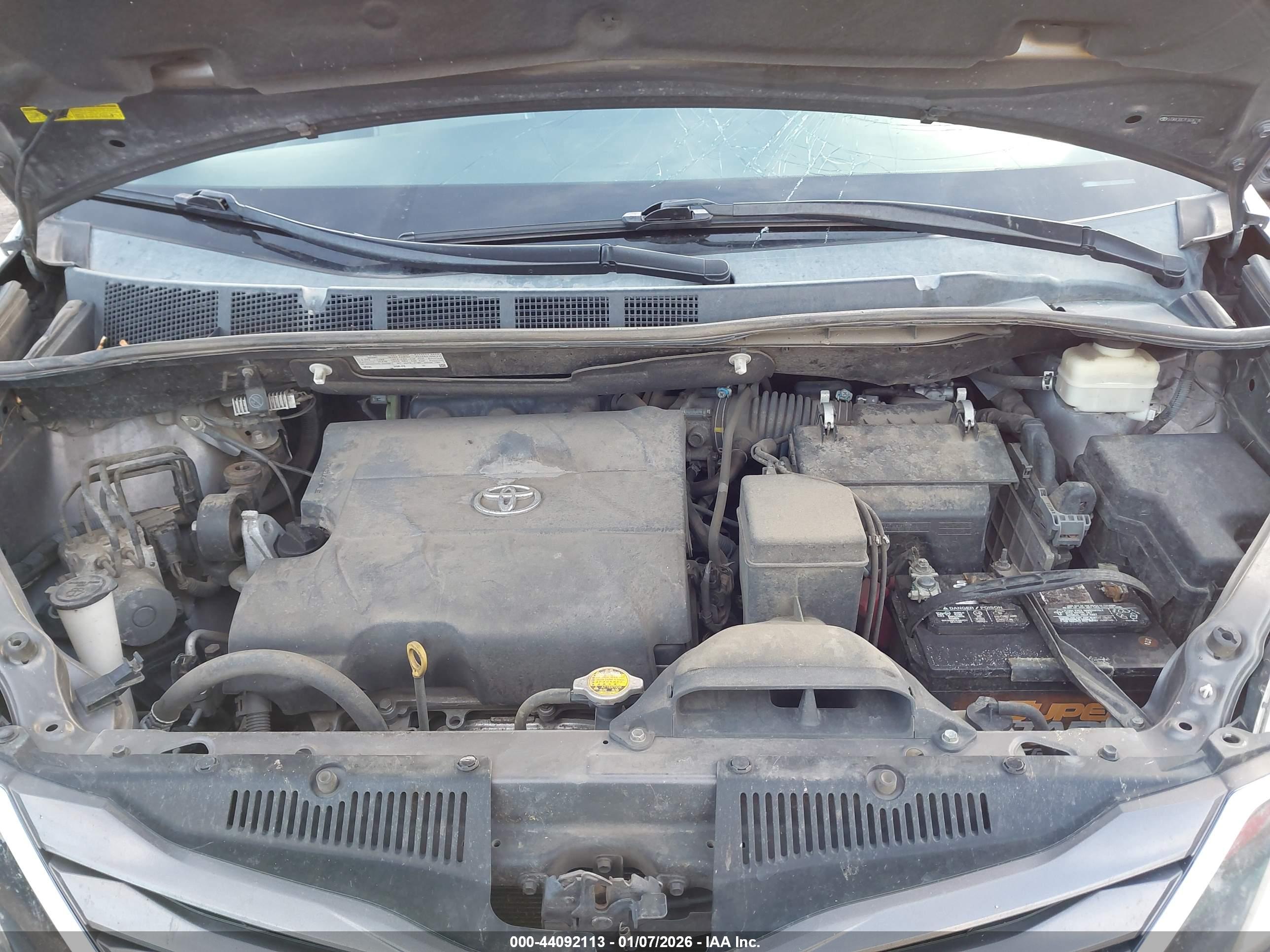 TOYOTA SIENNA image 10