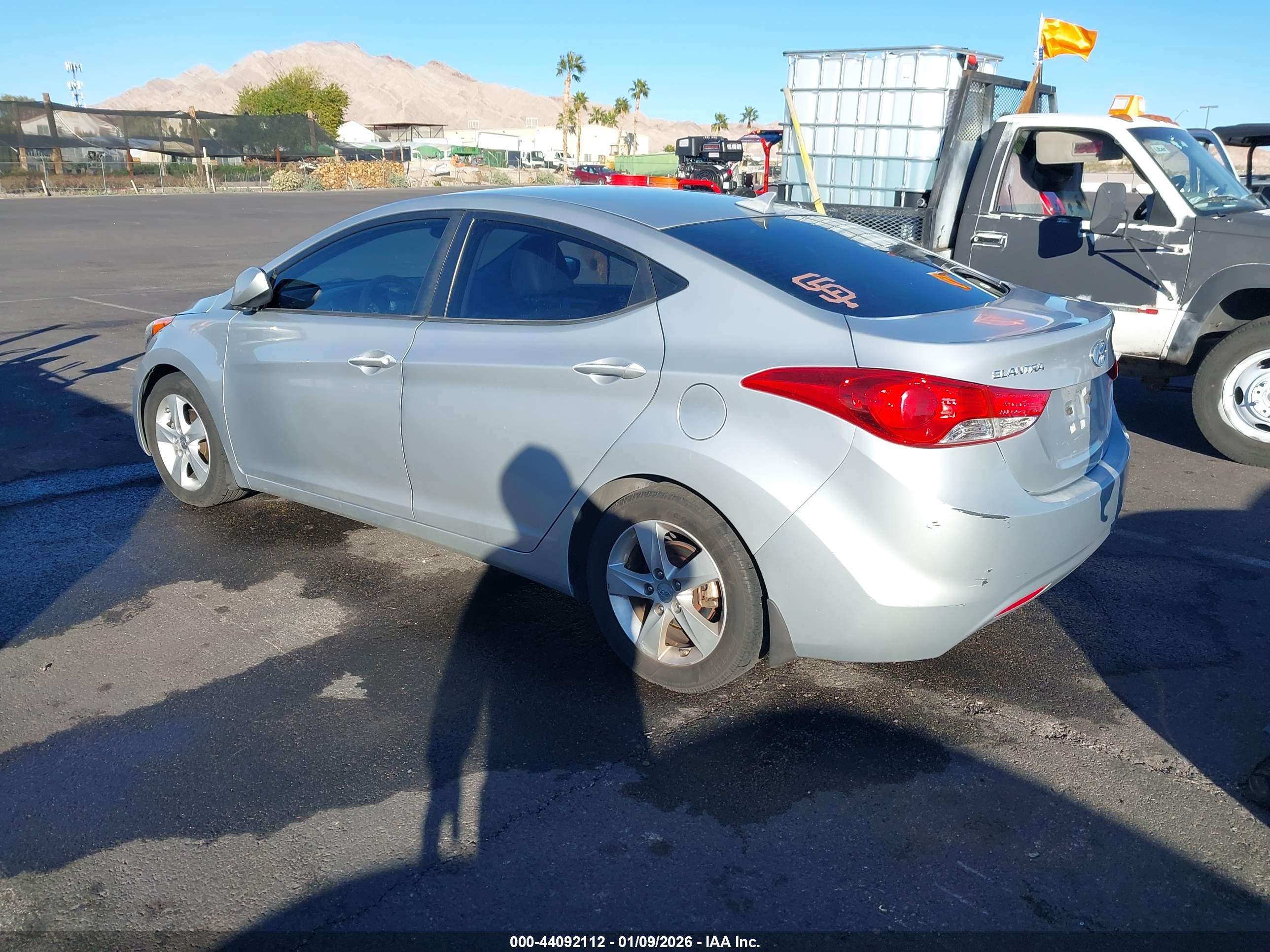 HYUNDAI ELANTRA image 3