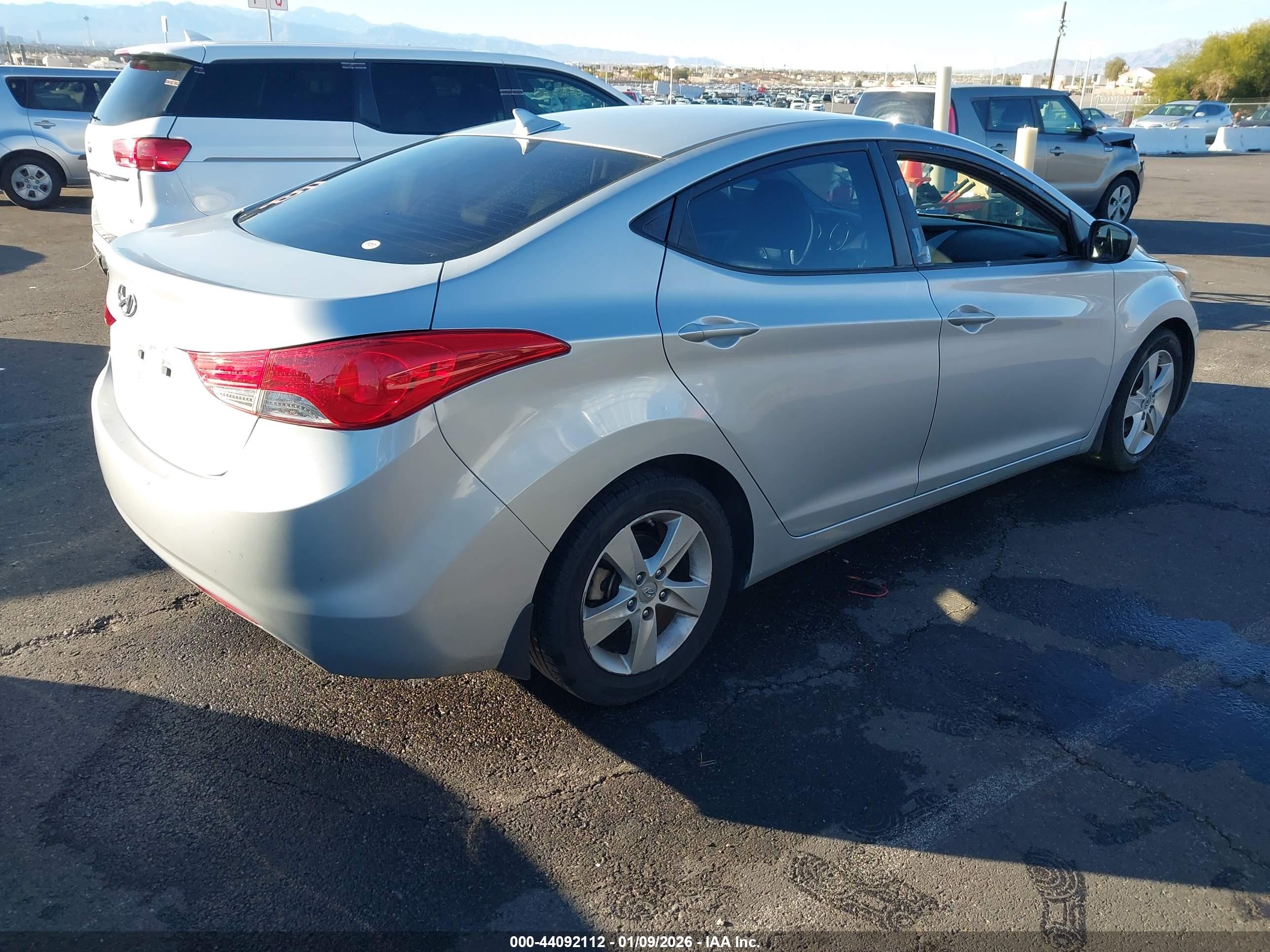 HYUNDAI ELANTRA image 4