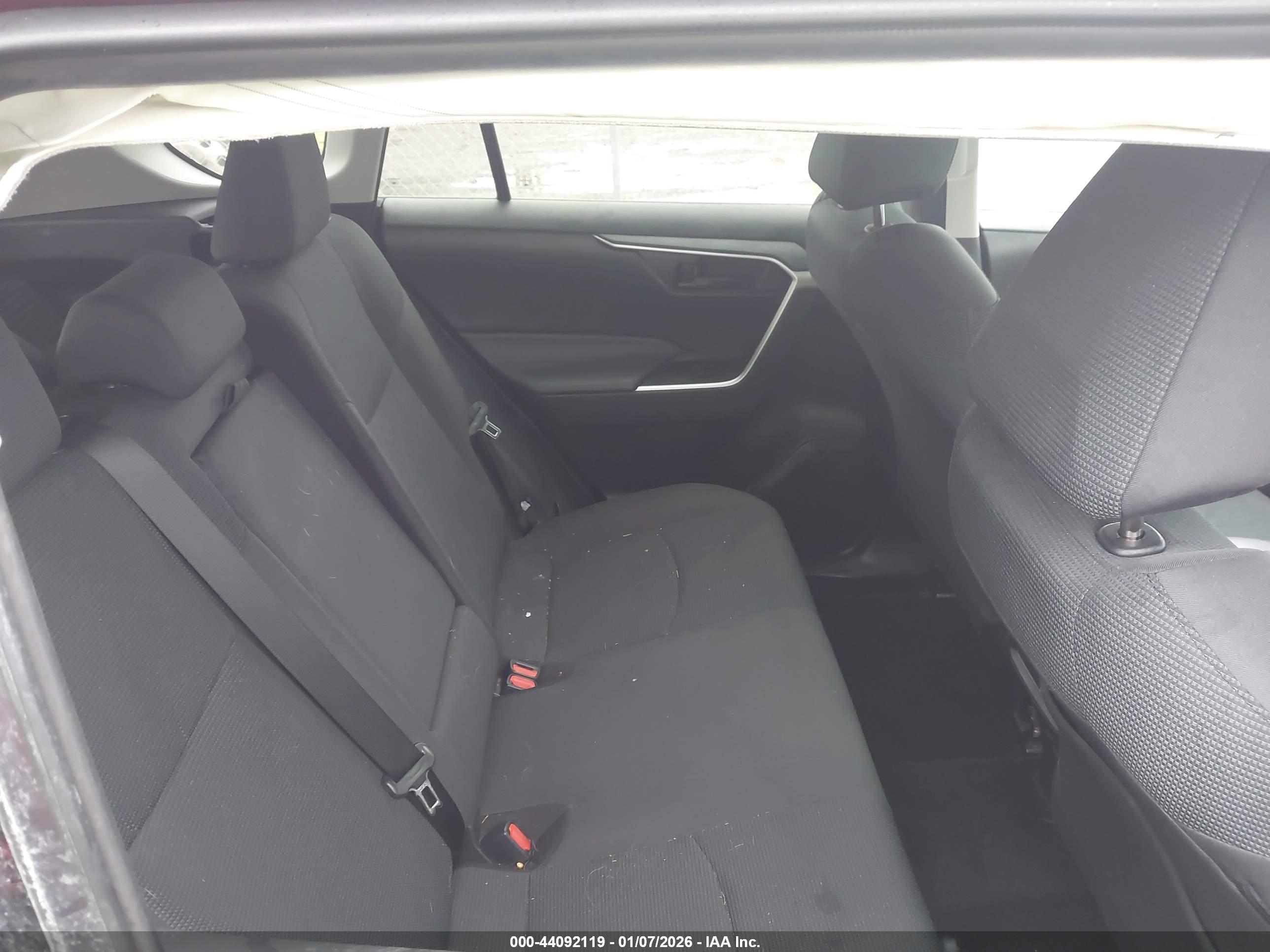 TOYOTA RAV4 image 8