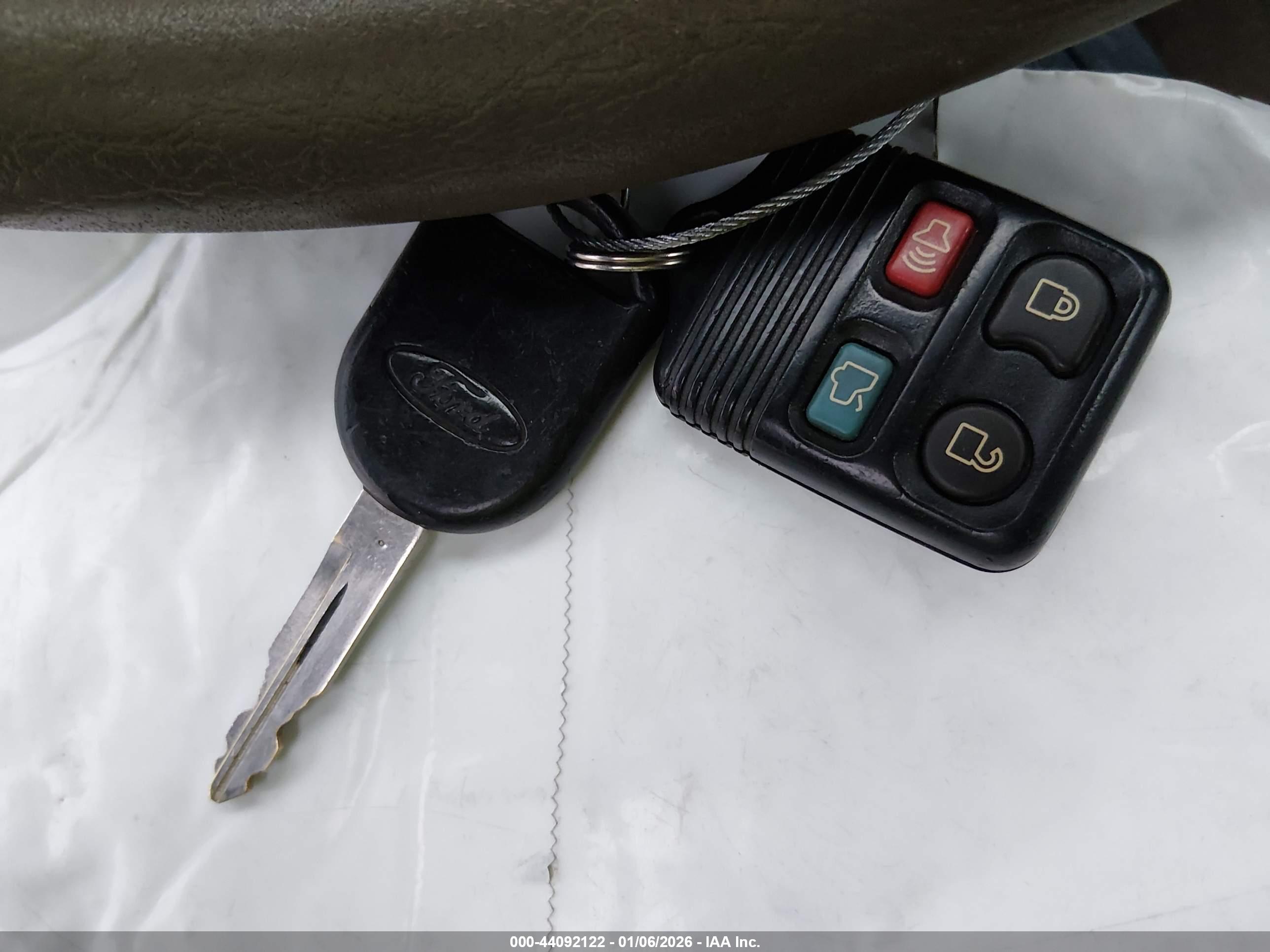 FORD TAURUS image 11
