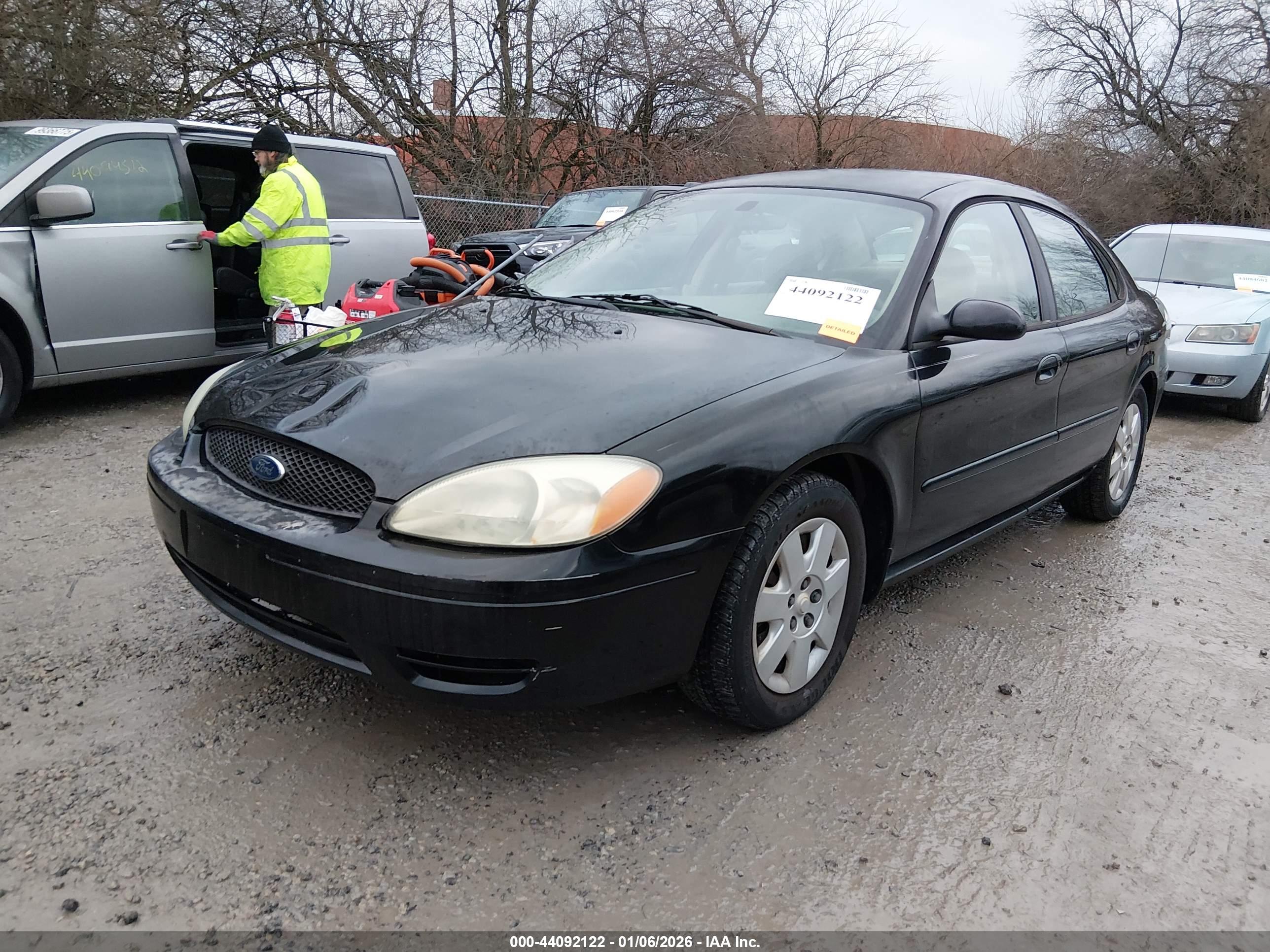 FORD TAURUS image 2