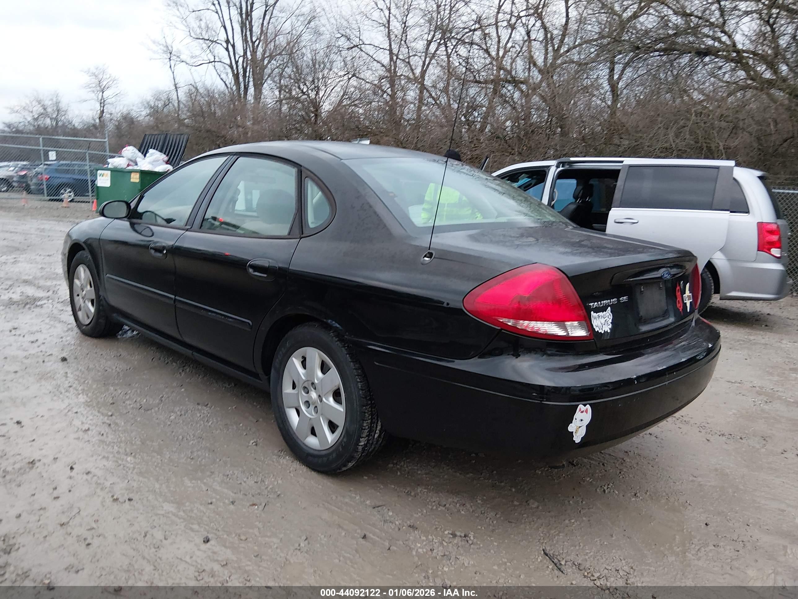 FORD TAURUS image 3