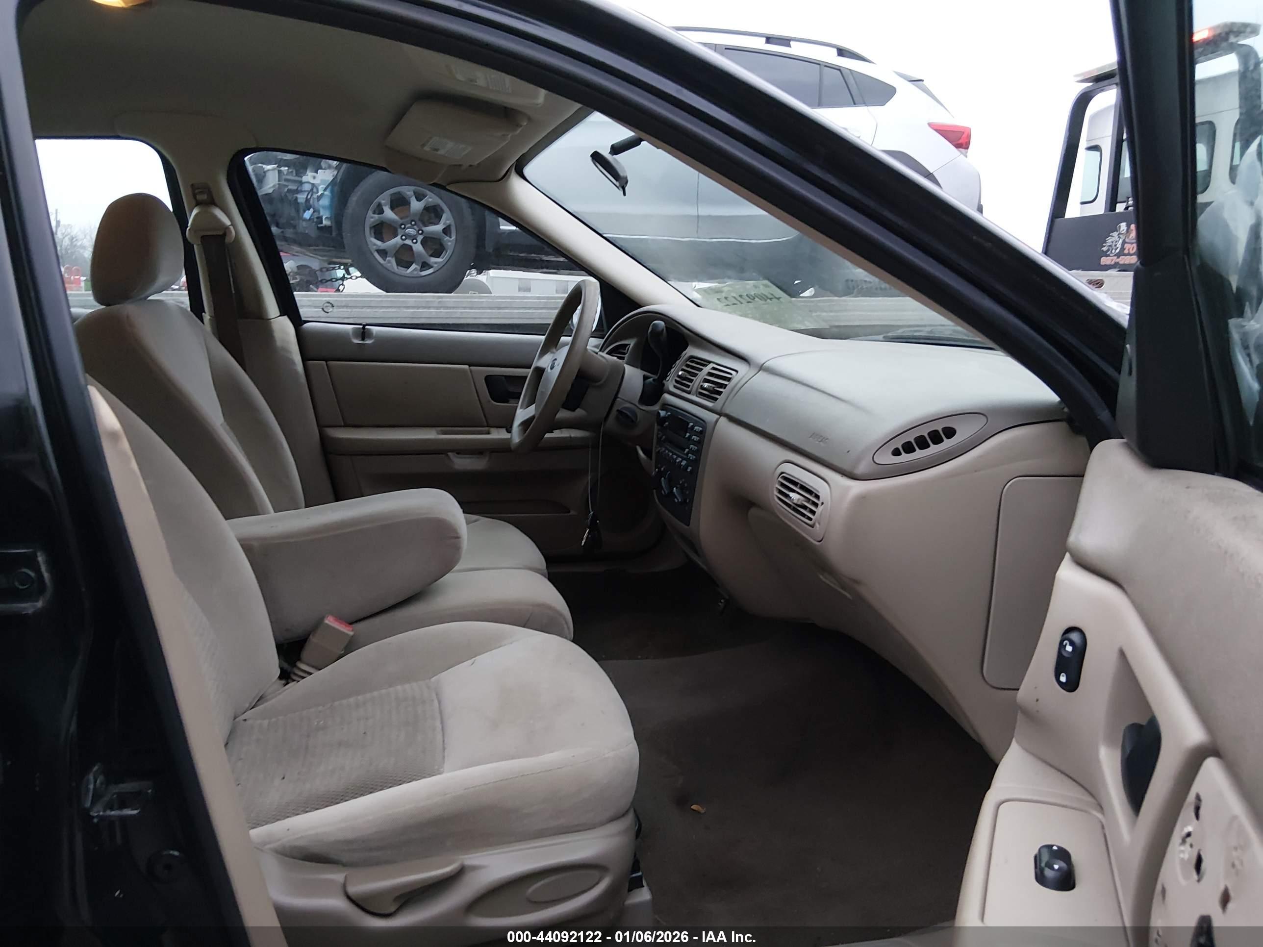 FORD TAURUS image 5