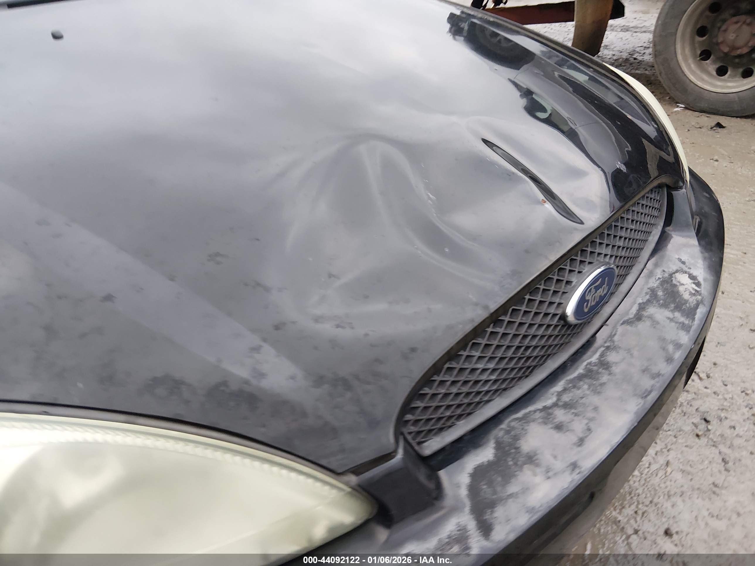 FORD TAURUS image 6