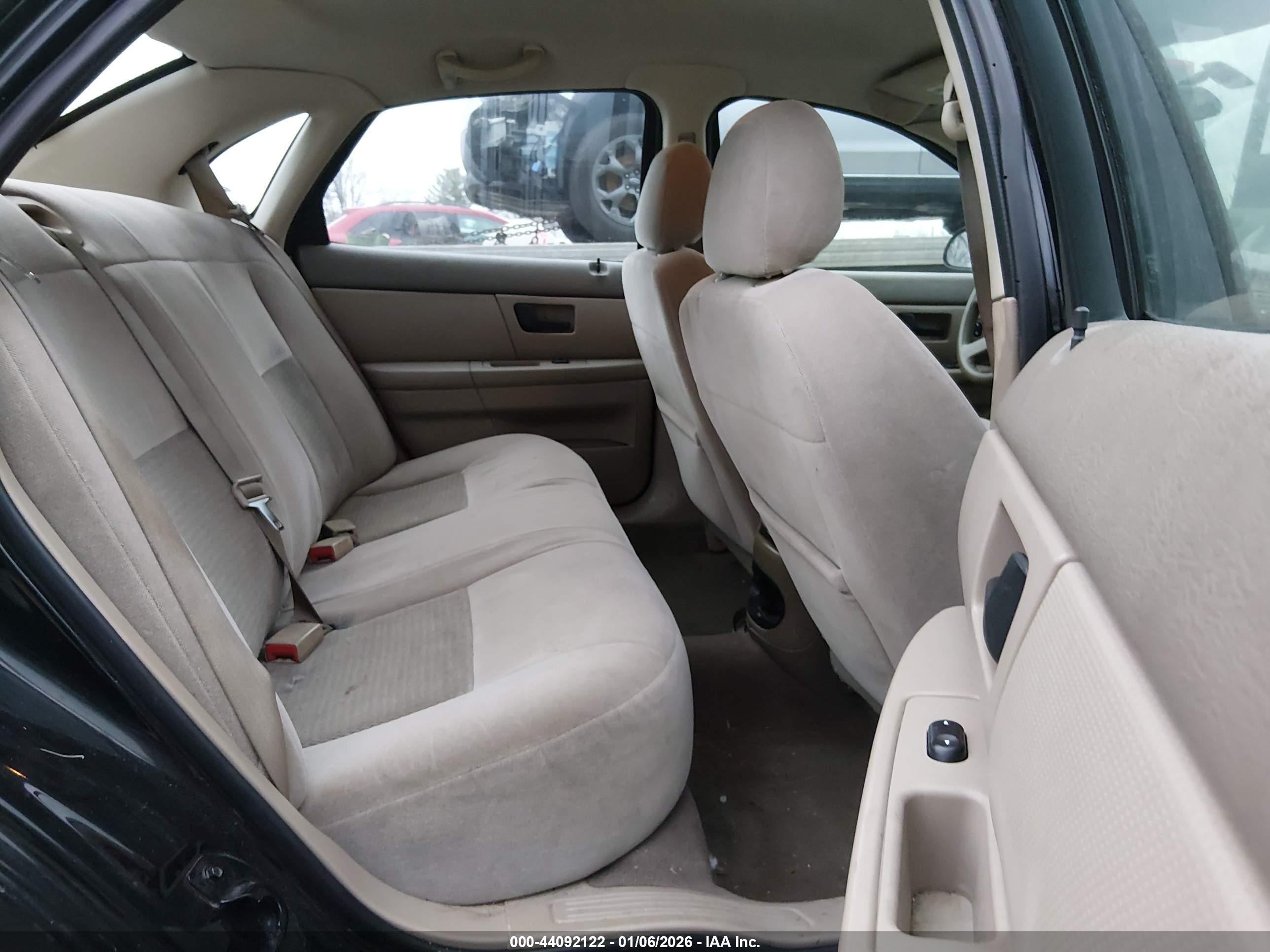 FORD TAURUS image 8