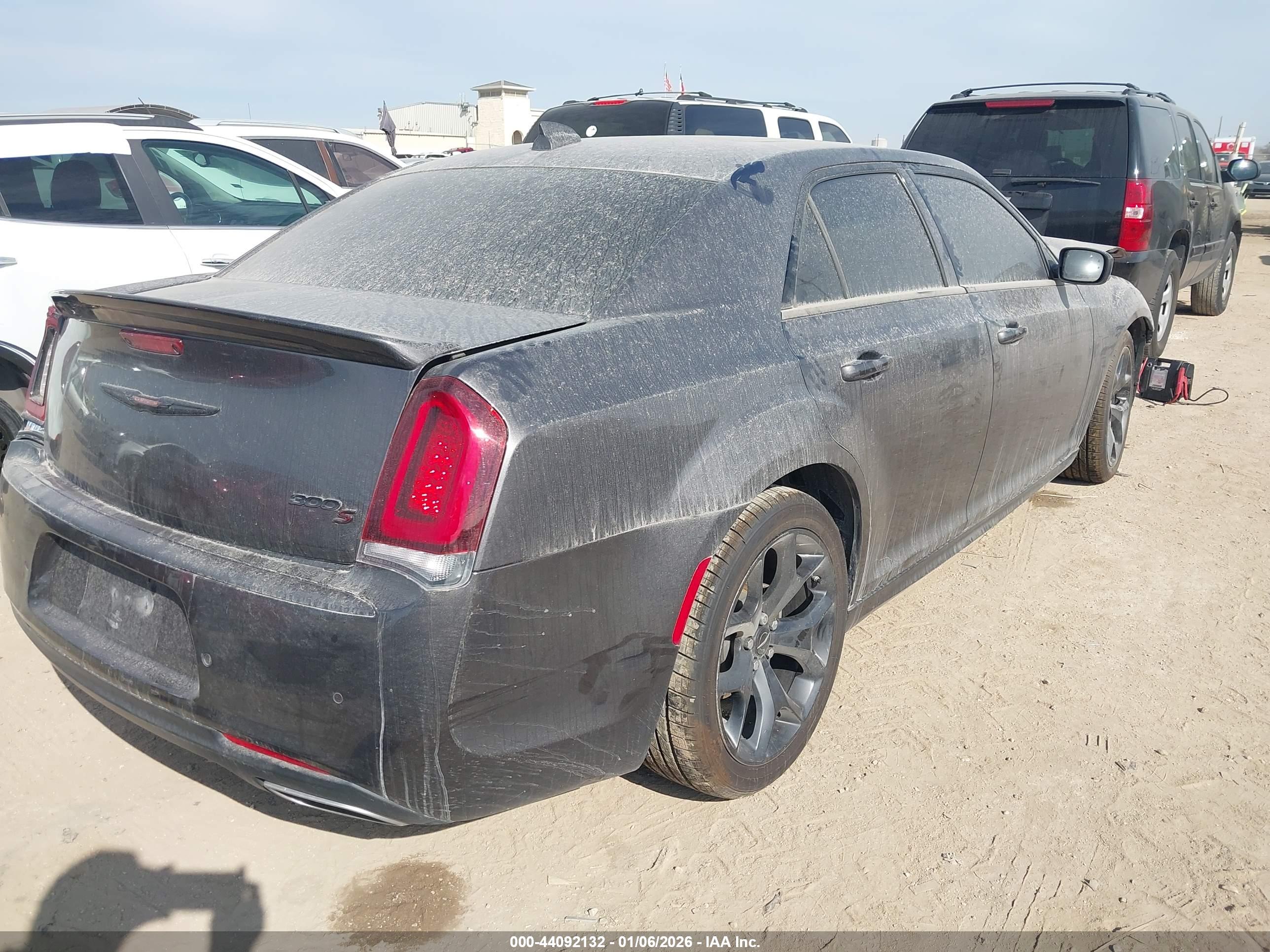 CHRYSLER 300 image 4