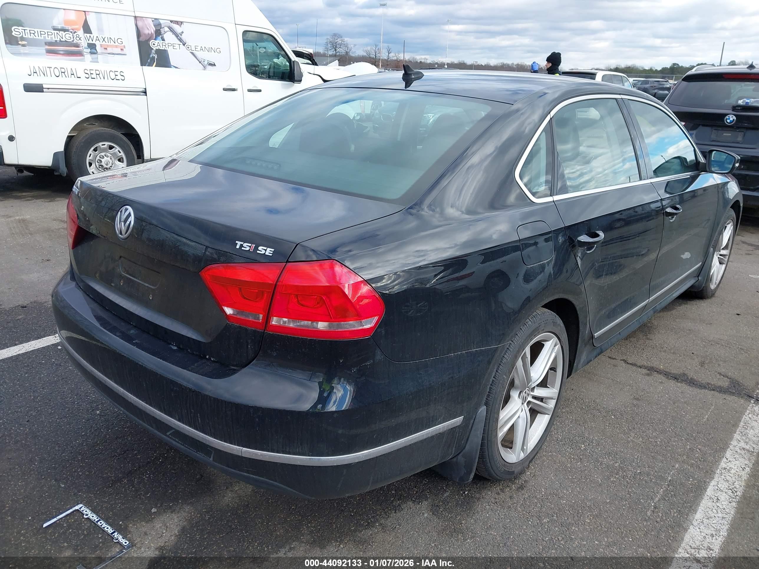 VOLKSWAGEN PASSAT image 4