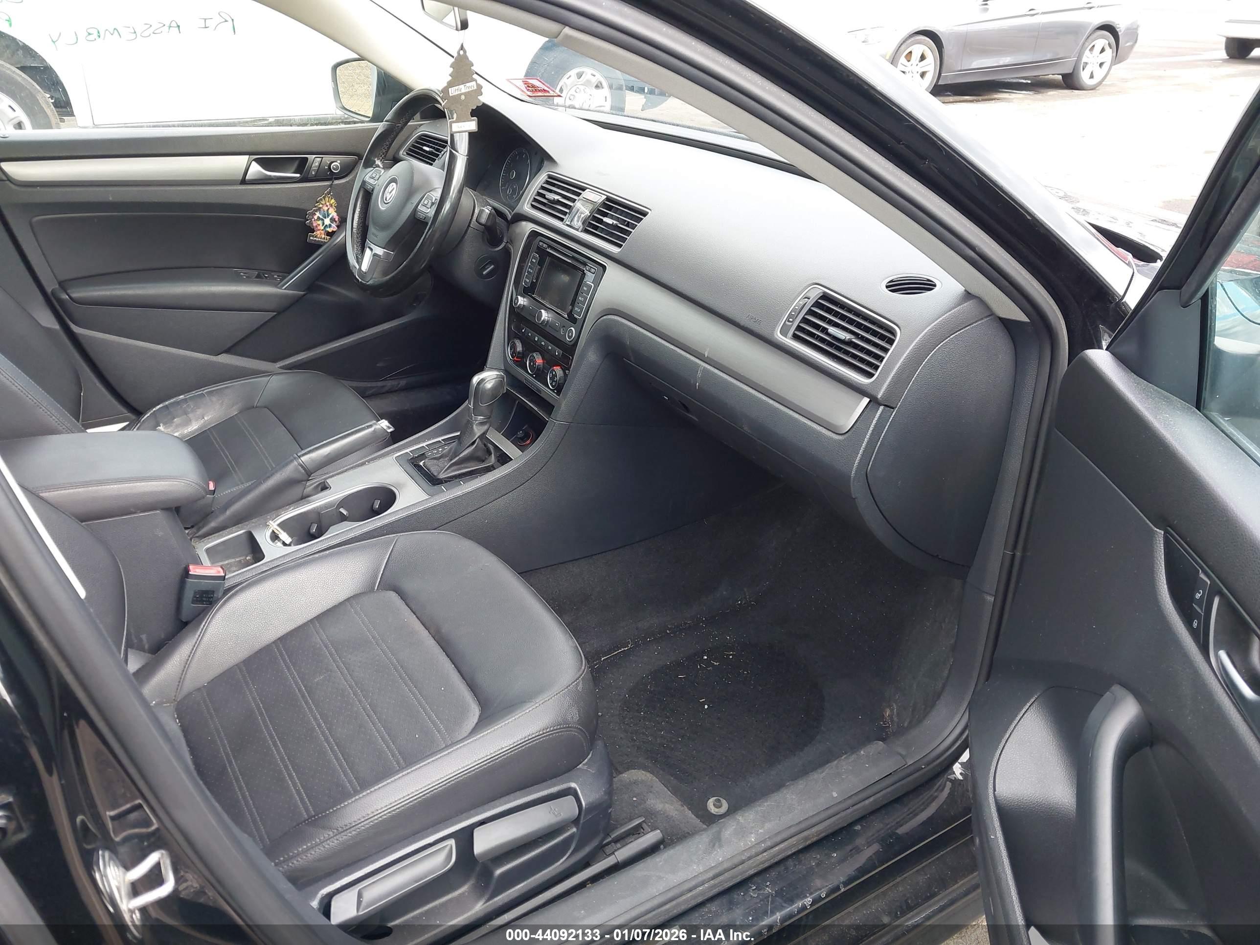 VOLKSWAGEN PASSAT image 5
