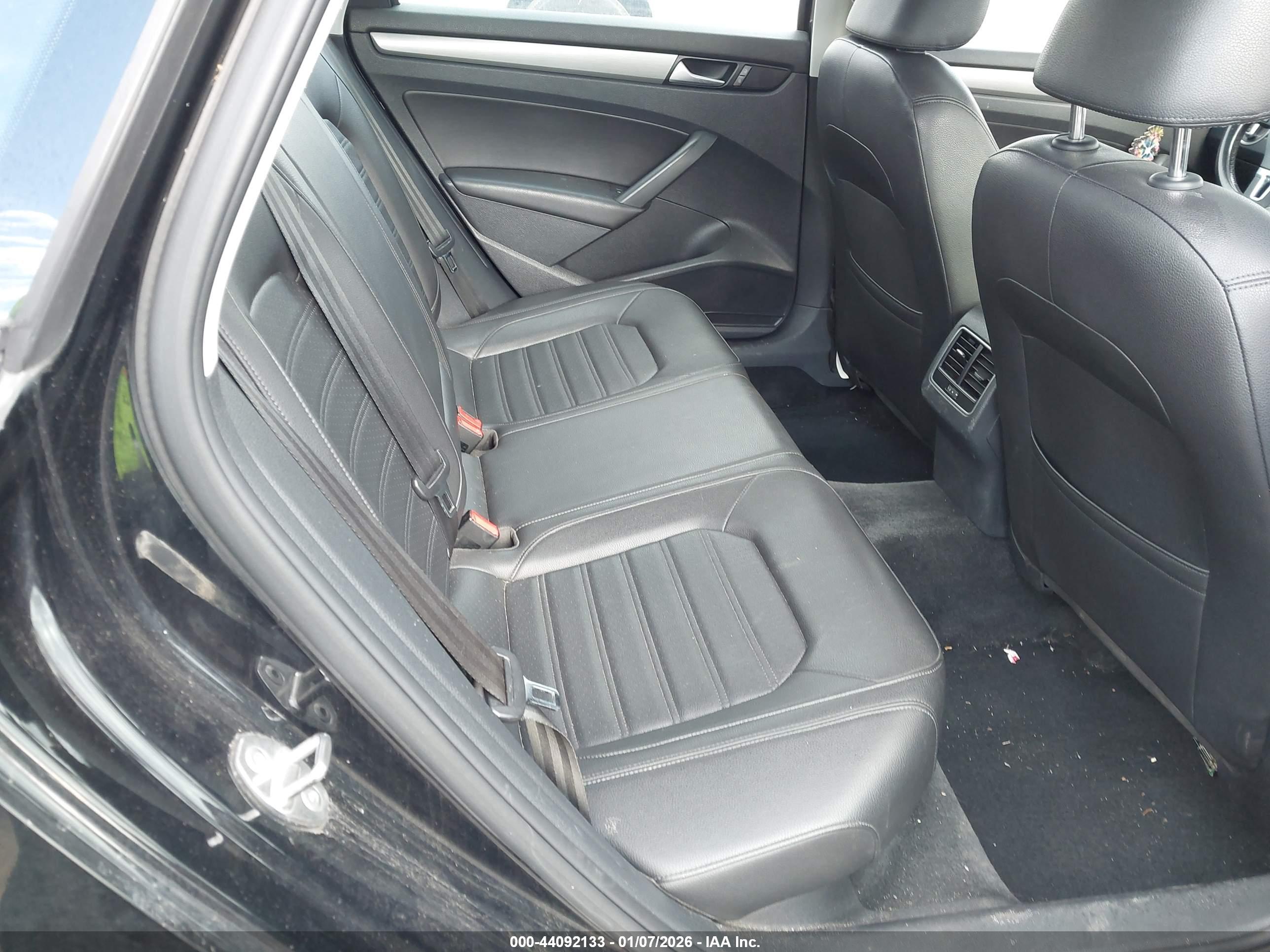 VOLKSWAGEN PASSAT image 8