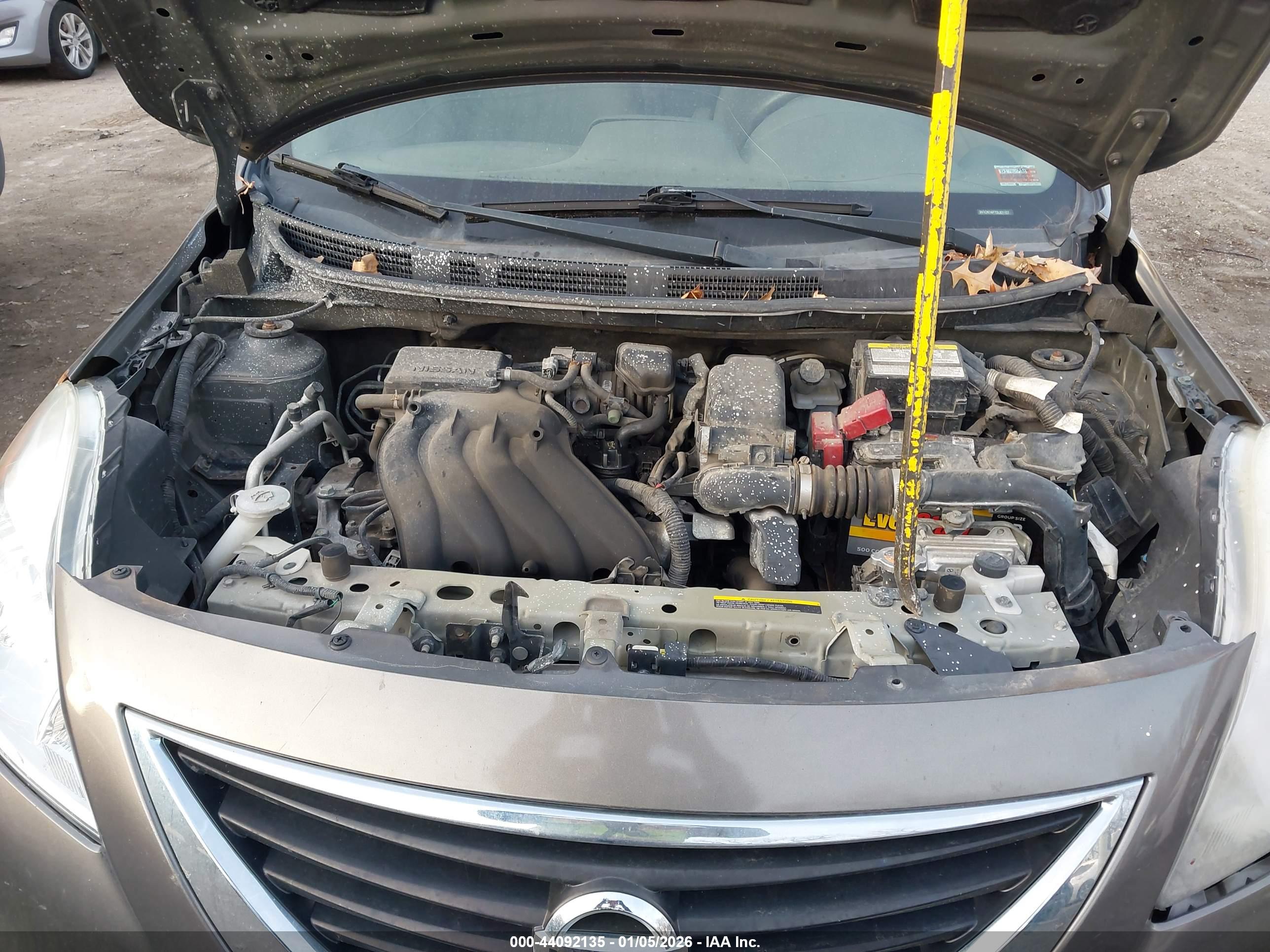NISSAN VERSA image 10