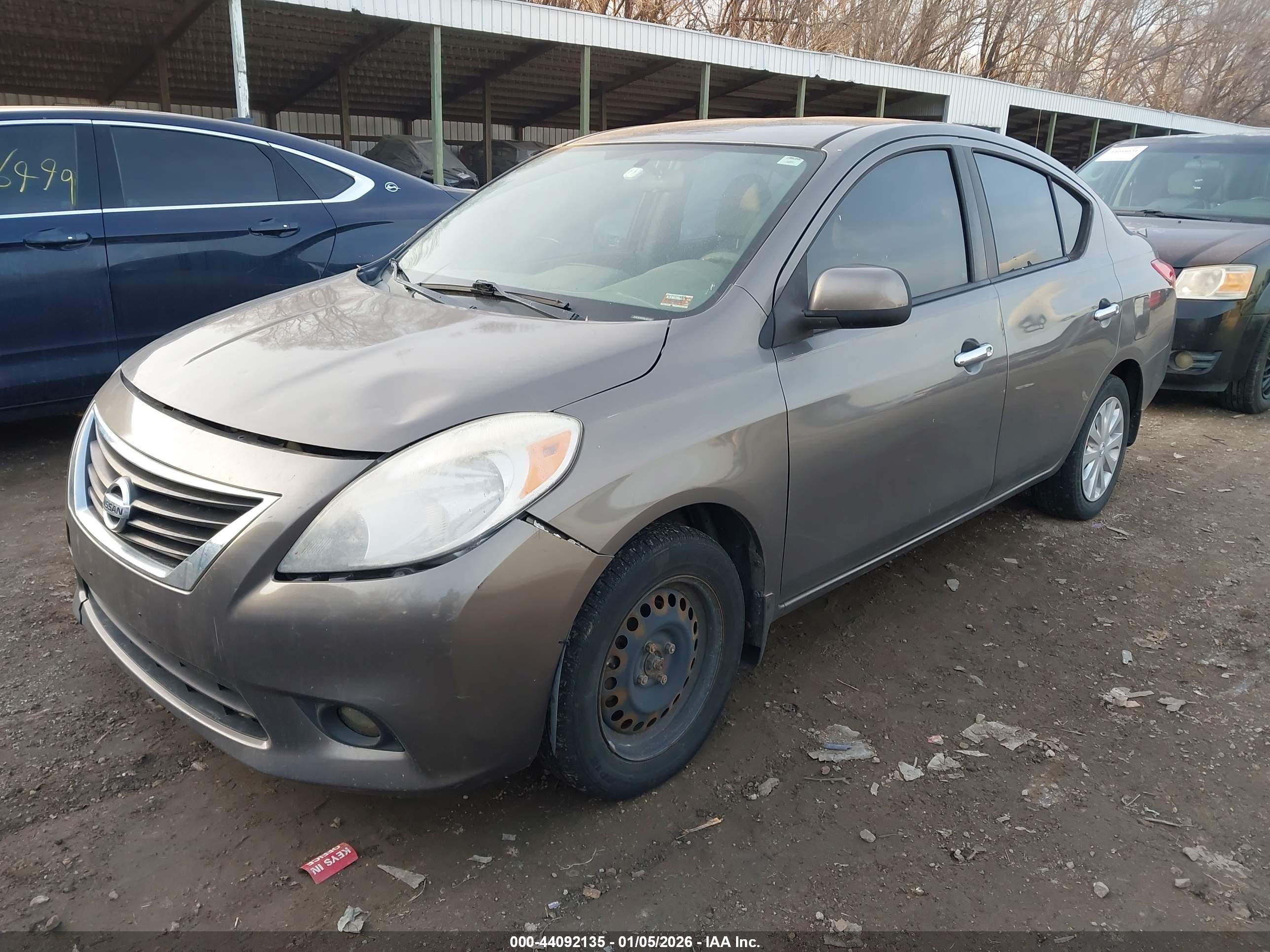 NISSAN VERSA image 2