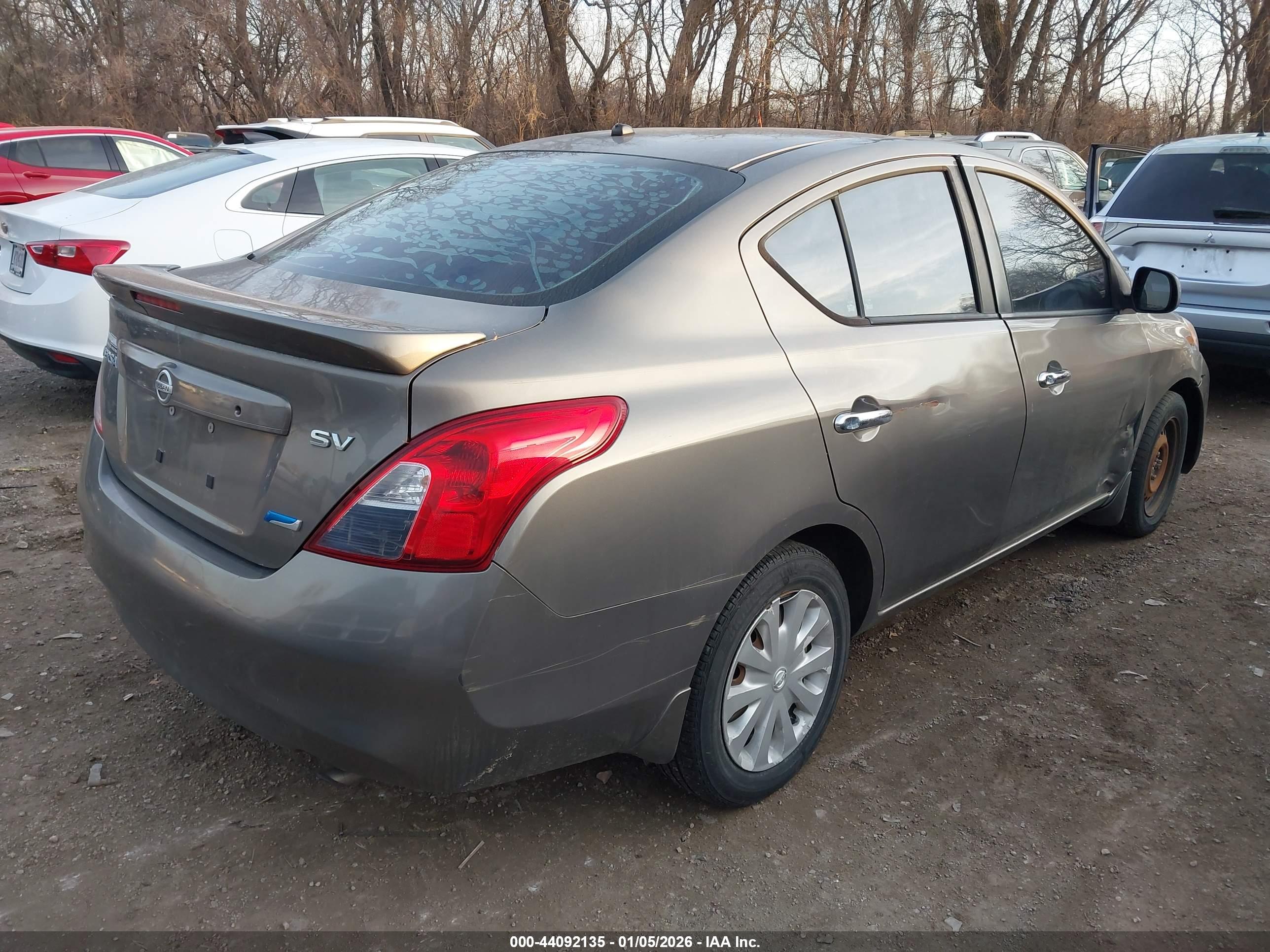 NISSAN VERSA image 4