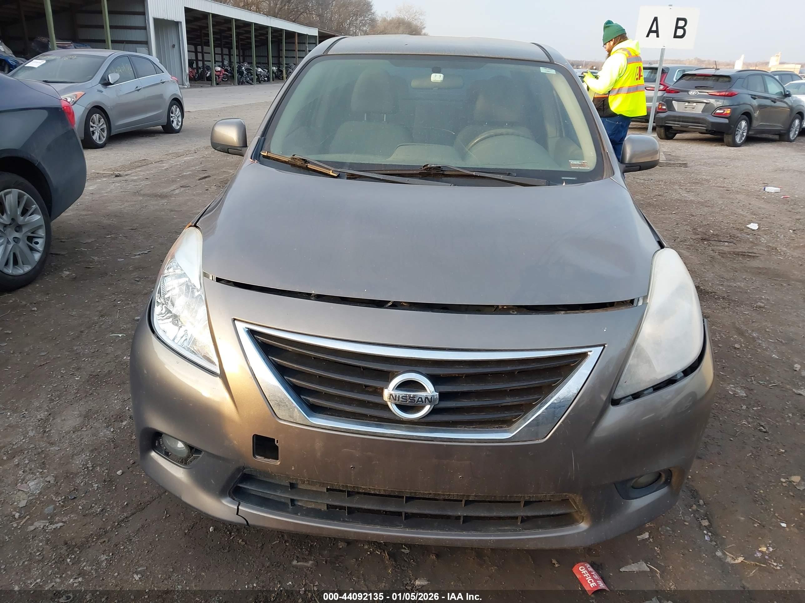NISSAN VERSA image 6