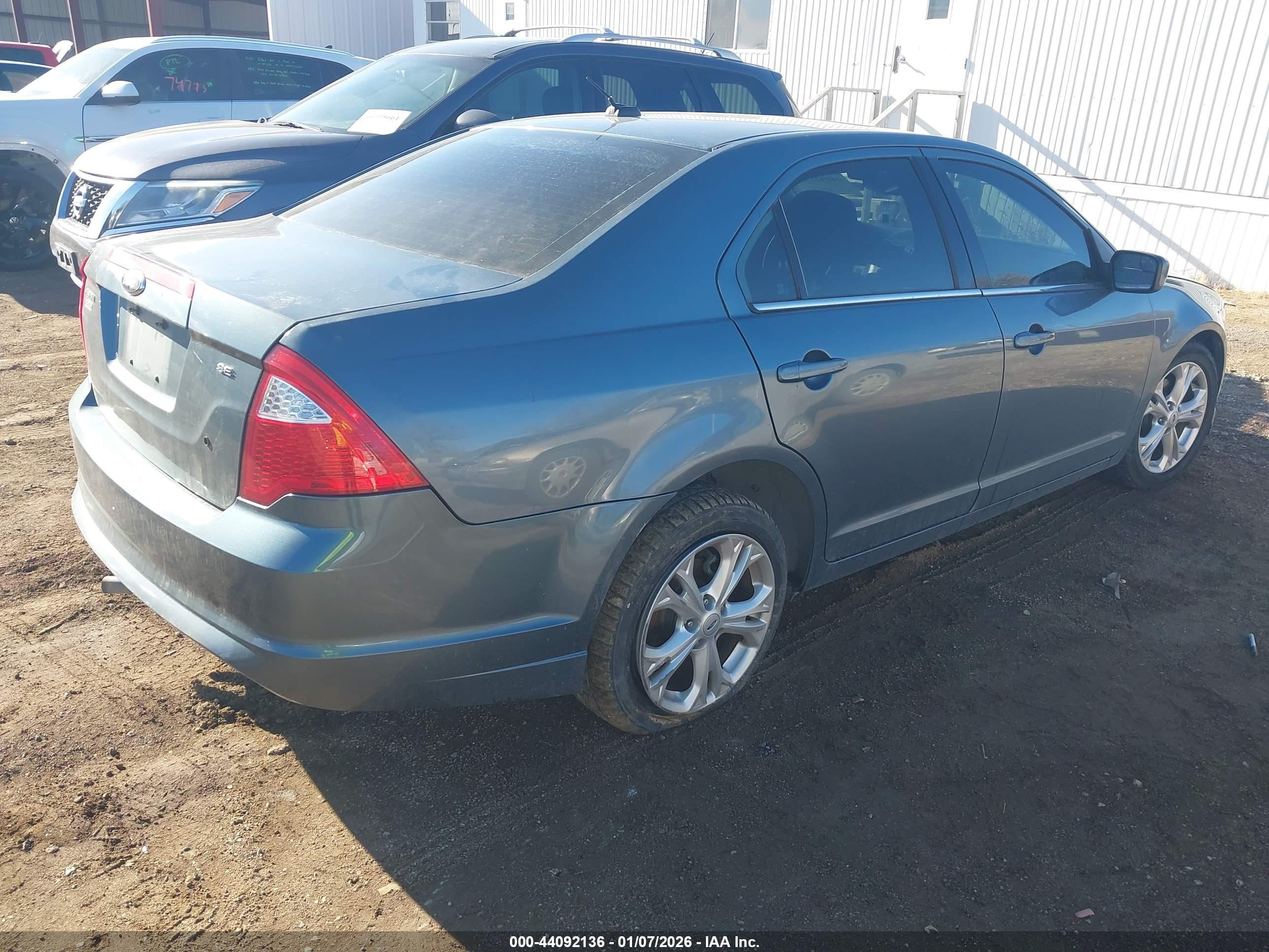 FORD FUSION image 4