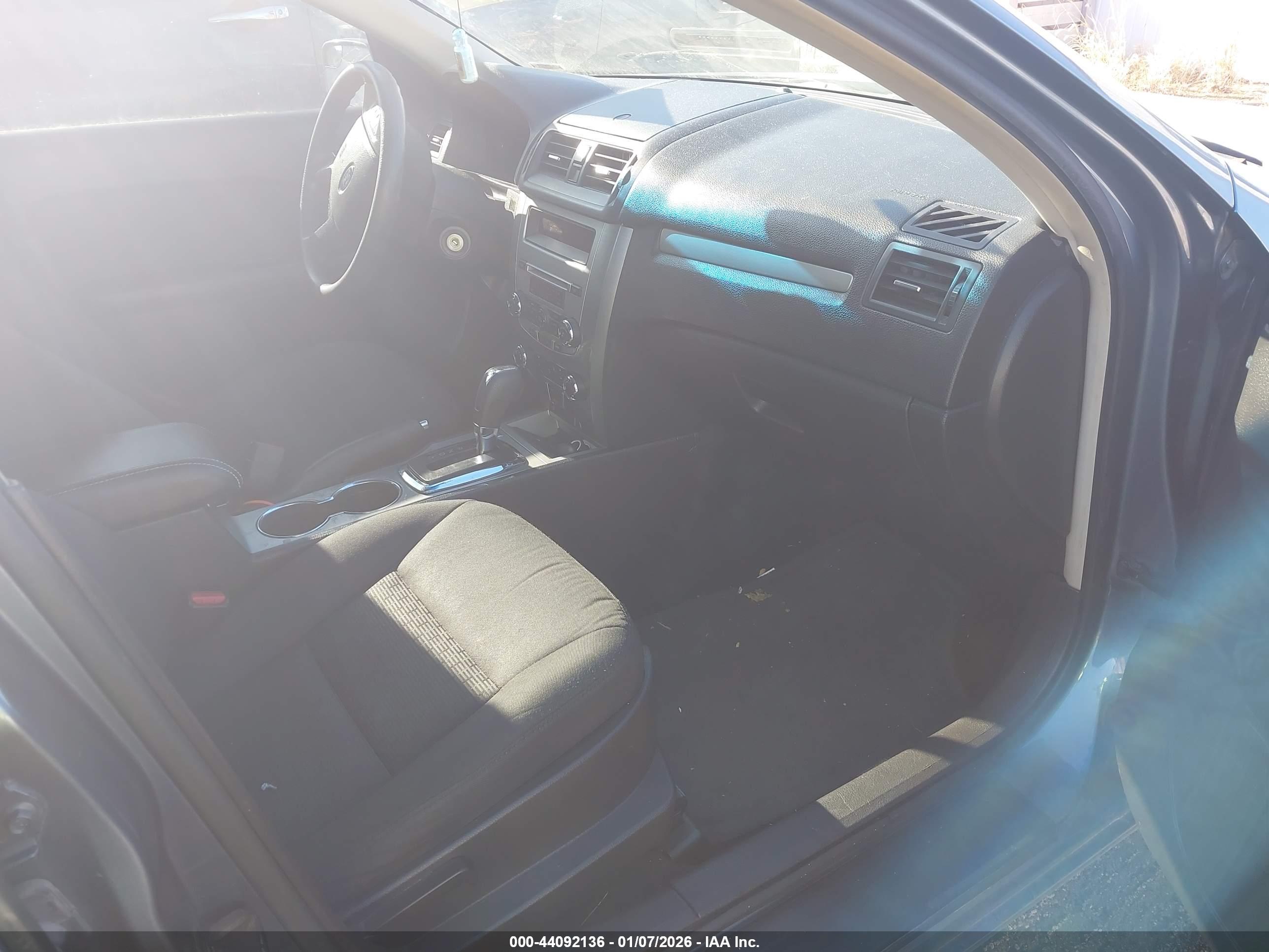 FORD FUSION image 5