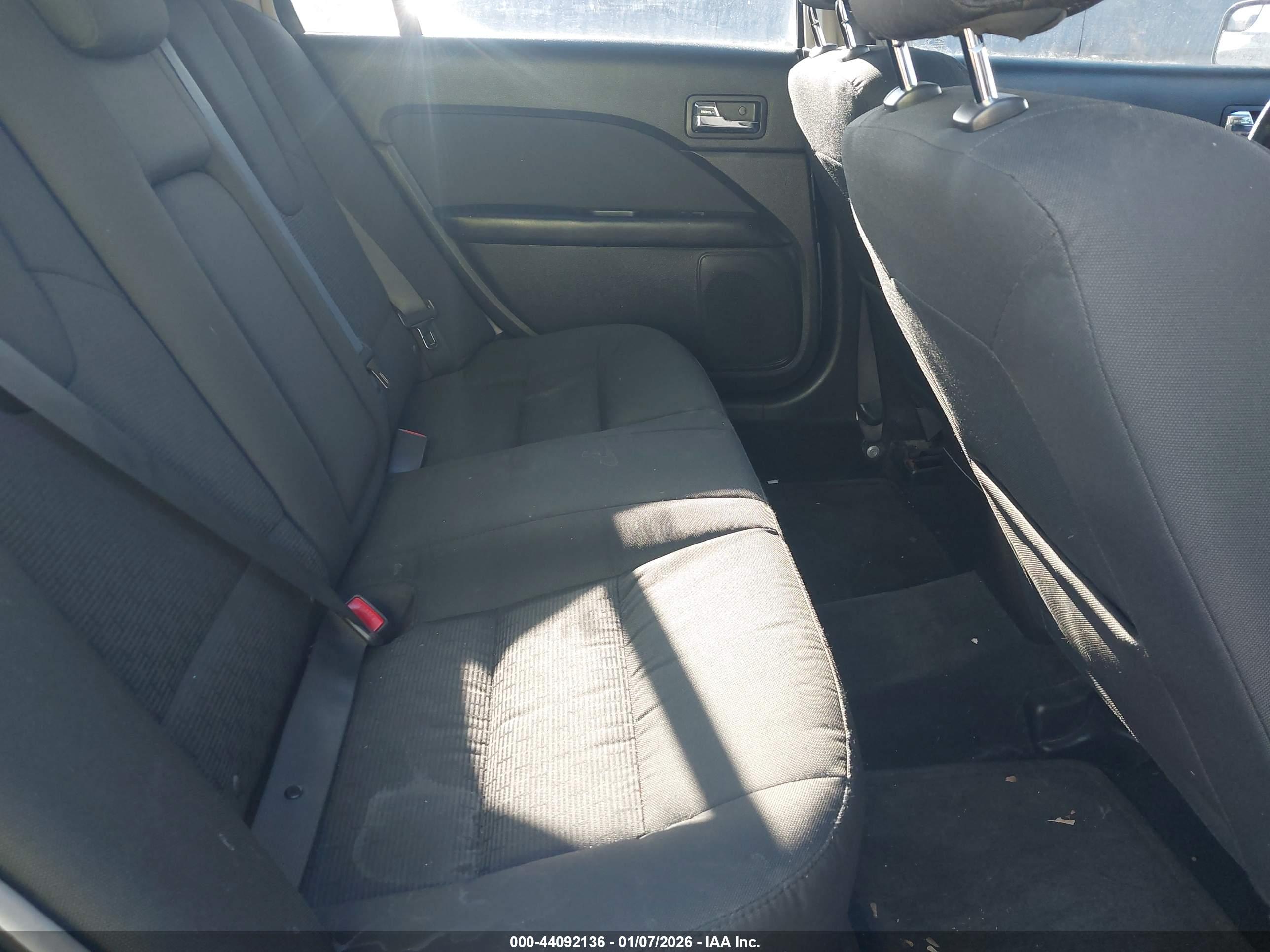 FORD FUSION image 8
