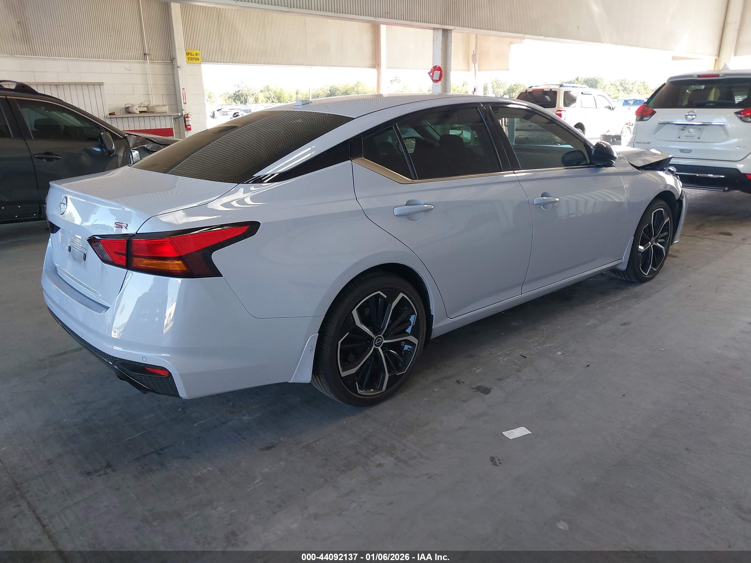 NISSAN ALTIMA image 4