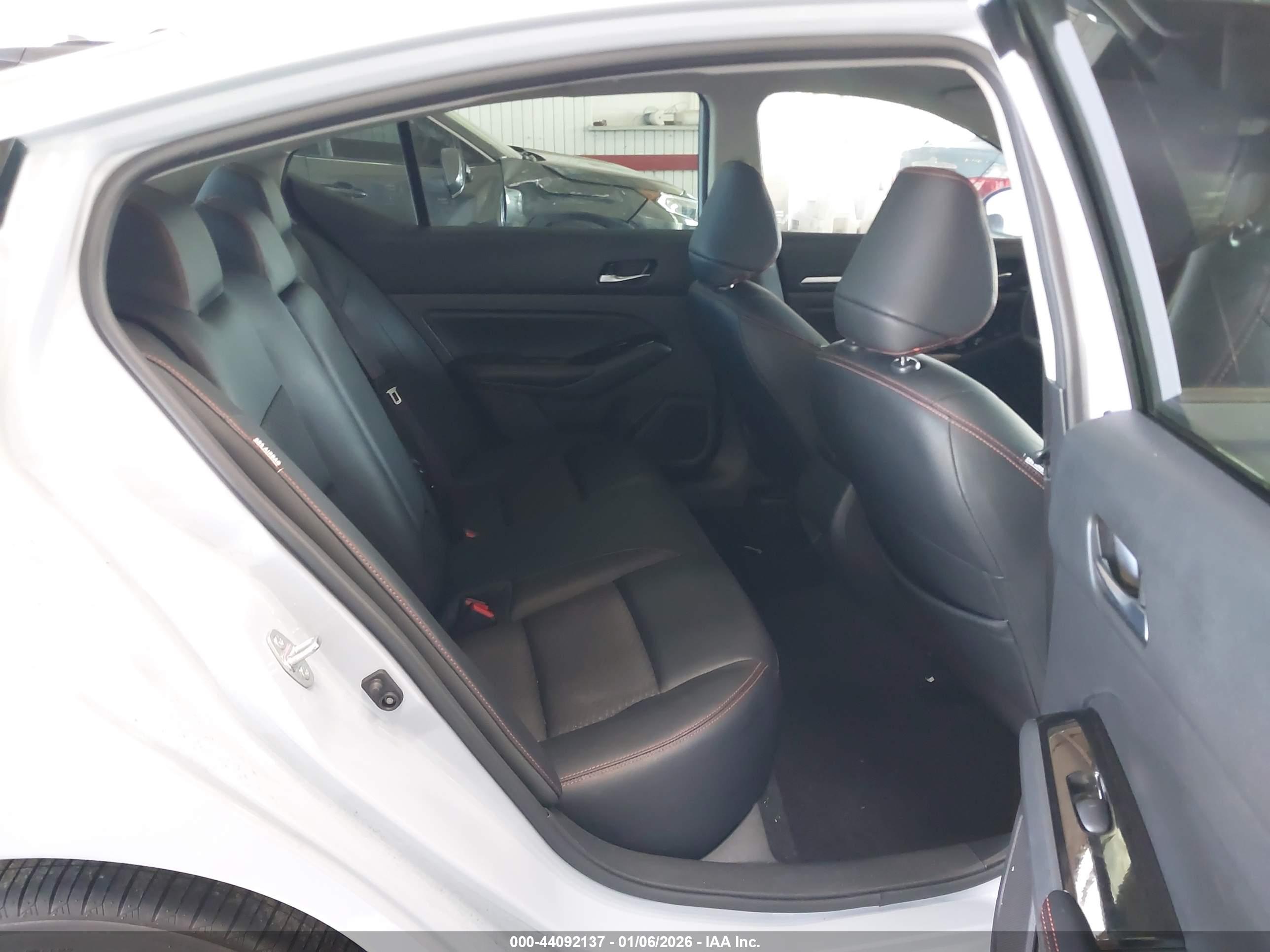 NISSAN ALTIMA image 8