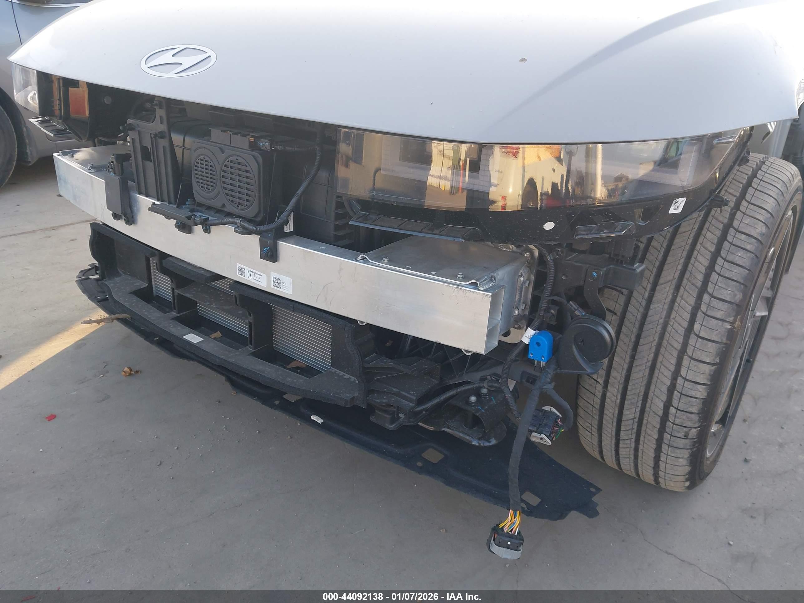 HYUNDAI IONIQ image 6