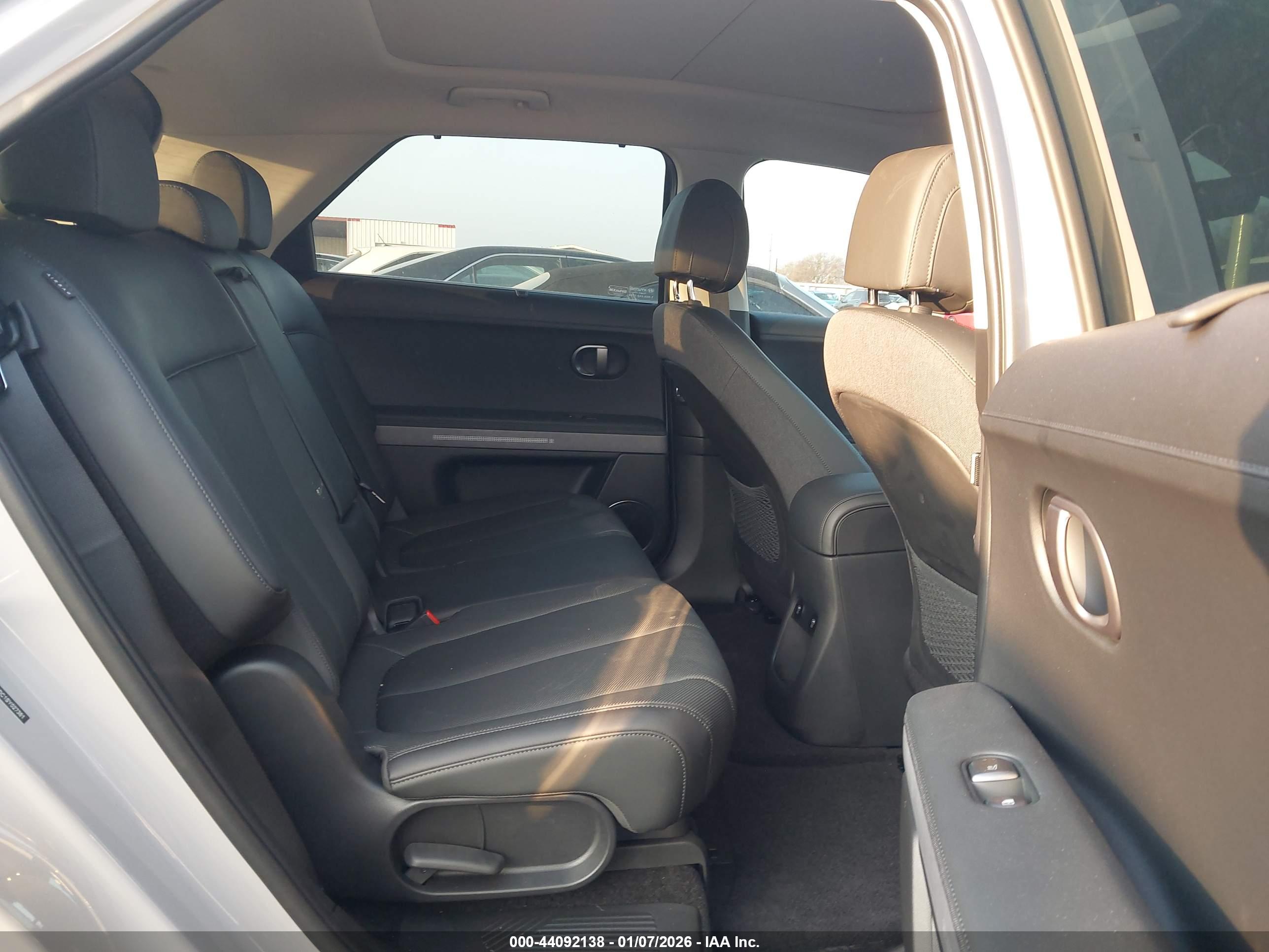 HYUNDAI IONIQ image 8