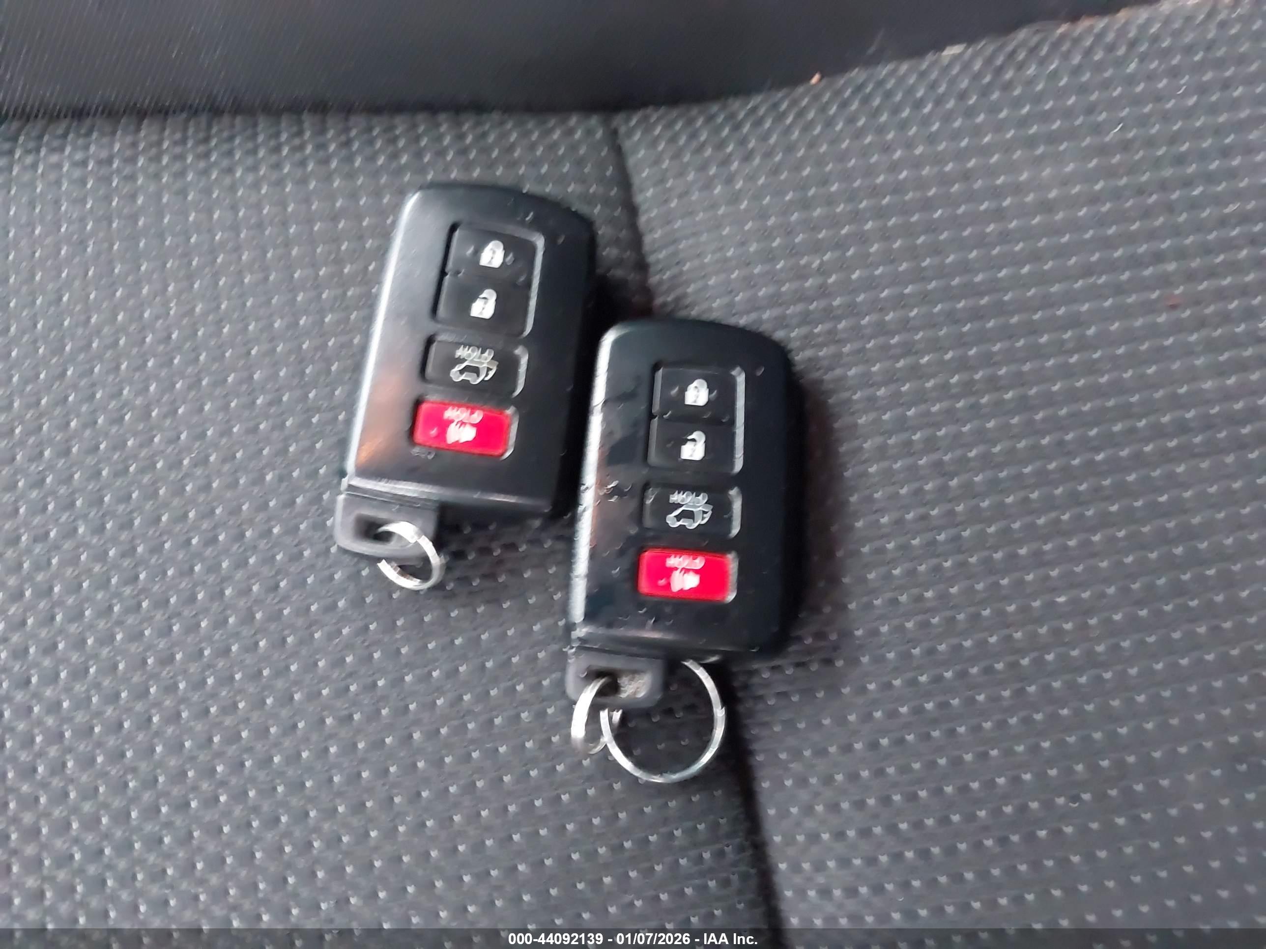 TOYOTA RAV4 image 11