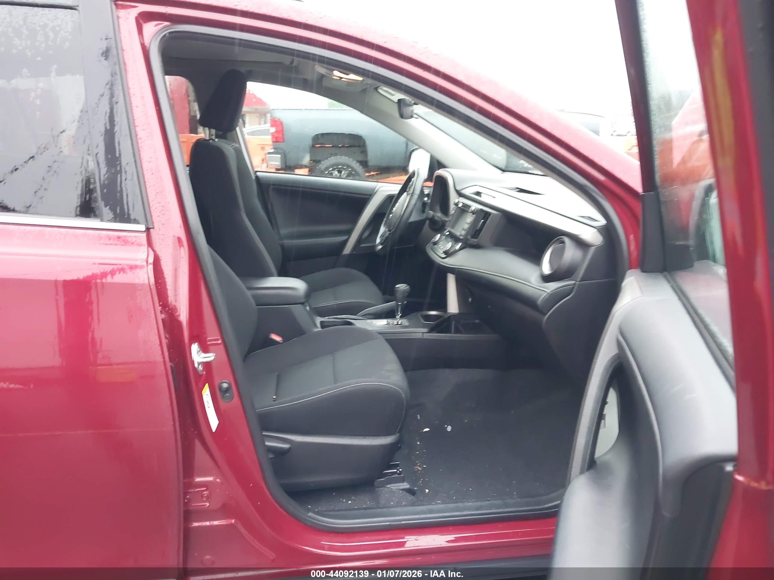 TOYOTA RAV4 image 5